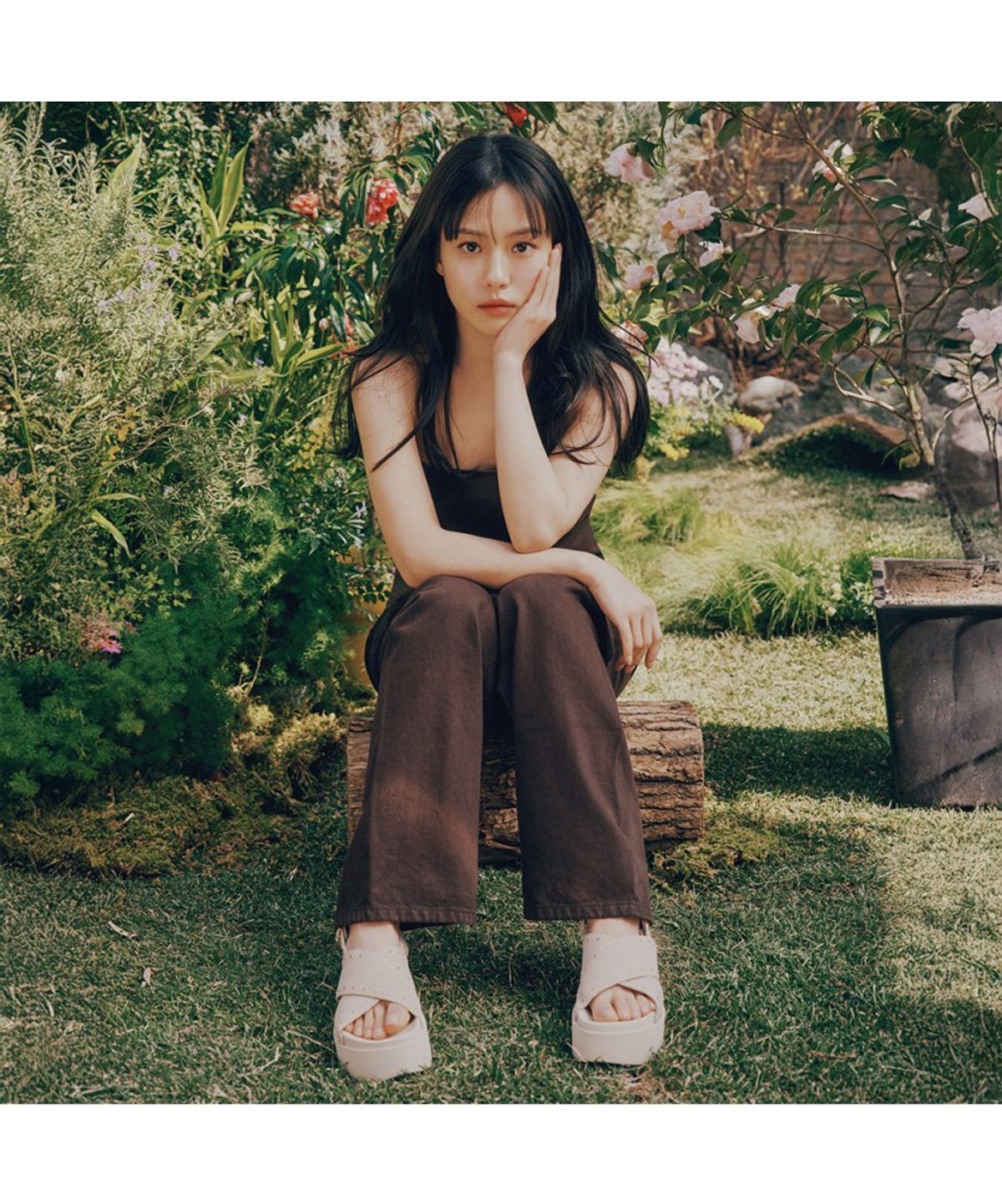 숄(SCHOLL) (WOMEN) 크로스 스트랩 스터드 샌들  브라운 (HH54K2G61D)