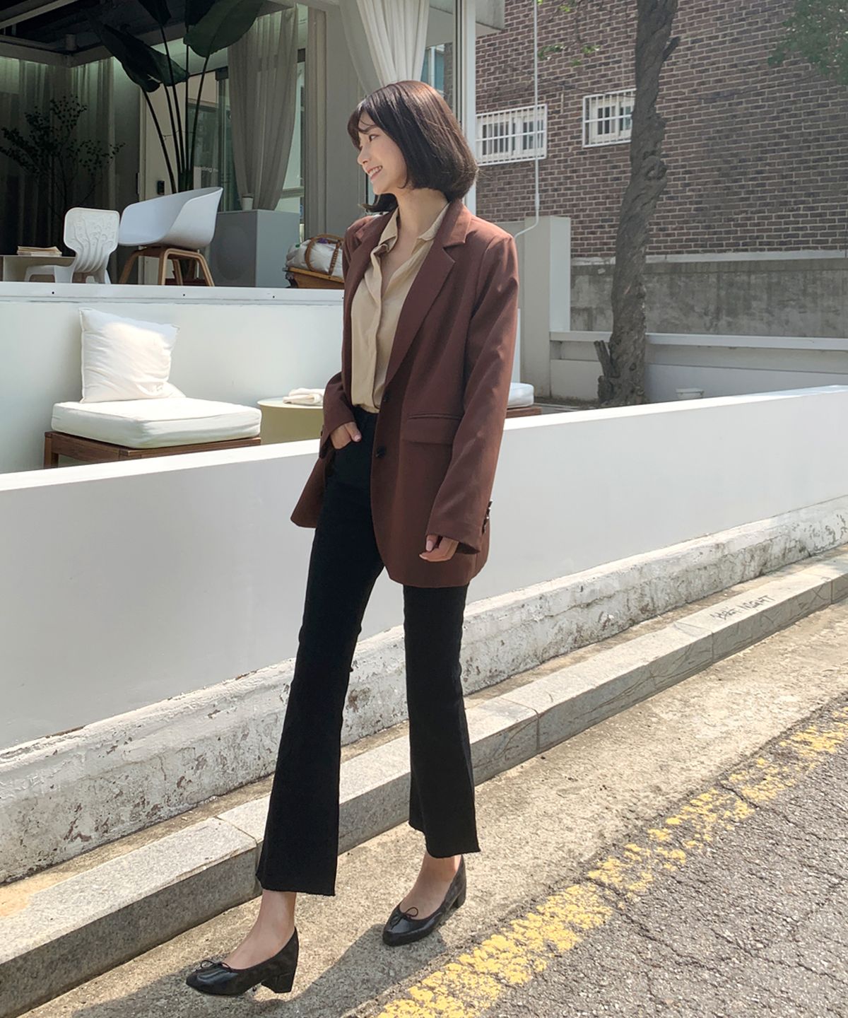 빼빼(BBAEBBAE) 속밴딩 테잎디테일 시크블랙 스판 부츠컷 팬츠