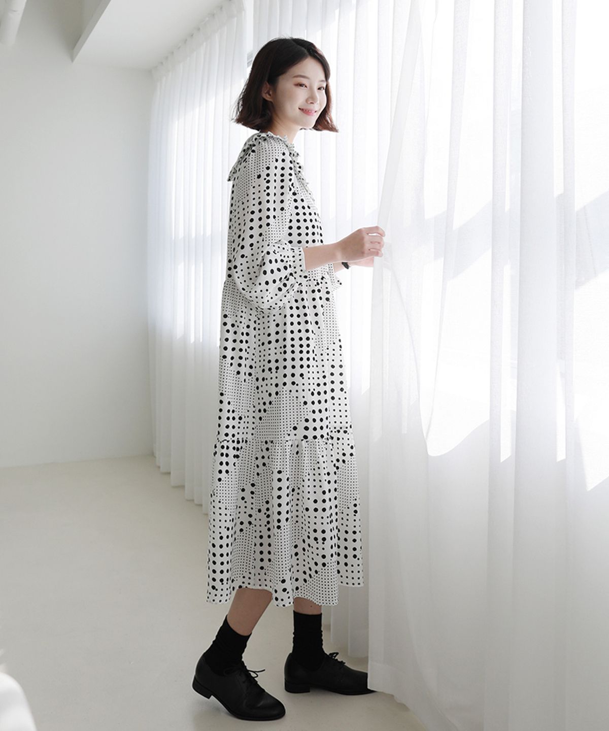 빼빼(BBAEBBAE) 세일러 프릴카라 도트 롱원피스