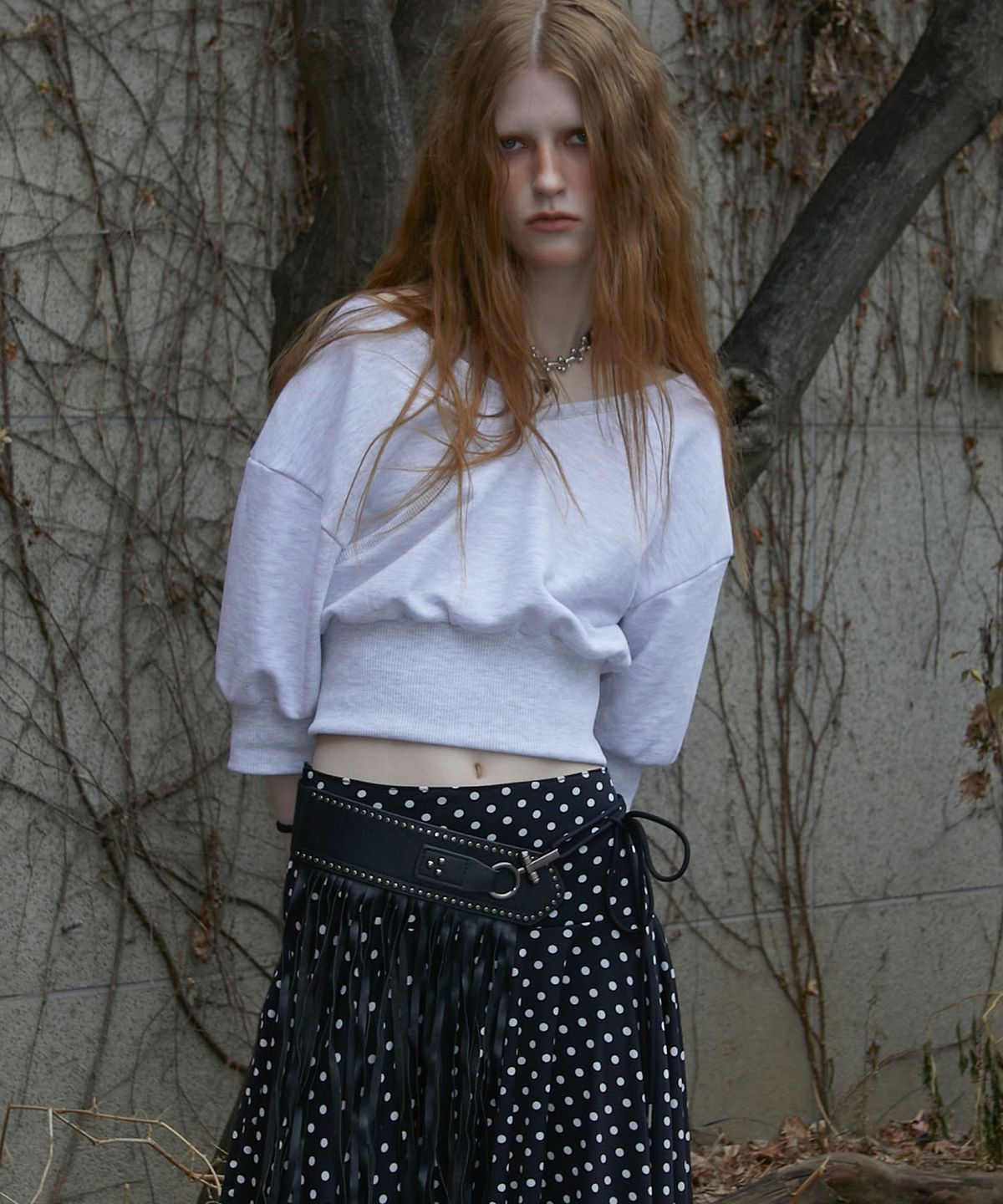 낫노잉(NOTKNOWING) Crossed Crop Sweatshirt (MELANGE WHITE)