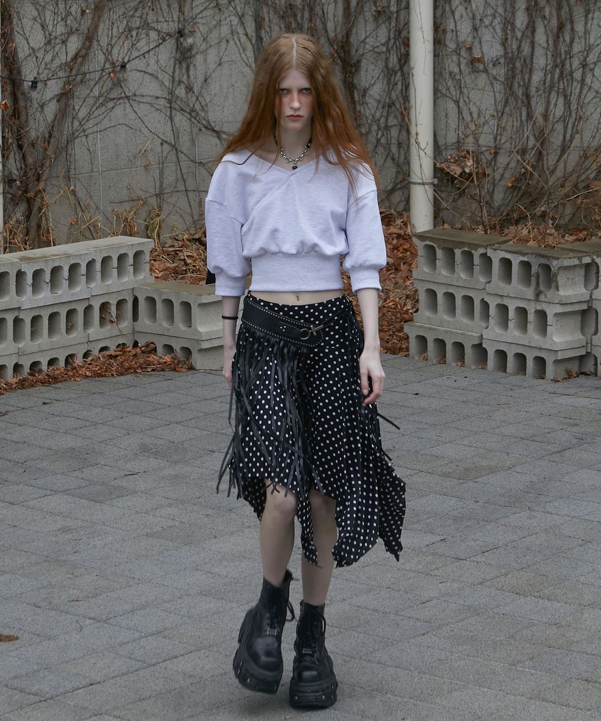 낫노잉(NOTKNOWING) Crossed Crop Sweatshirt (MELANGE WHITE)