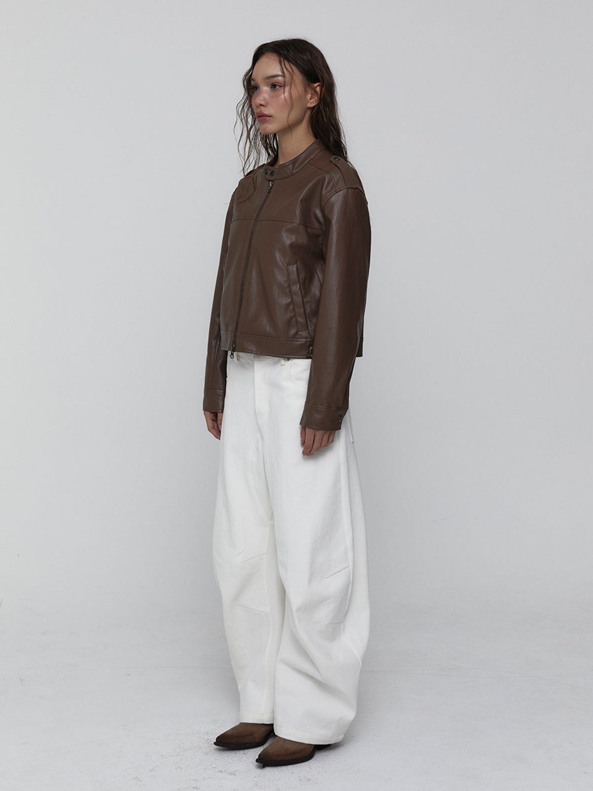 비수스(VISUS) Curved Cotton Pants_White