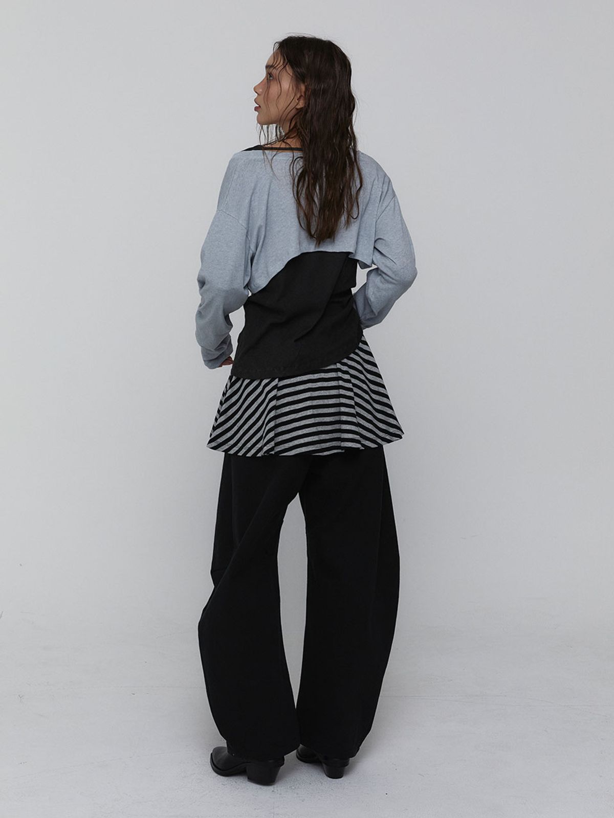 비수스(VISUS) Striped Mini Skirt_Charcoal