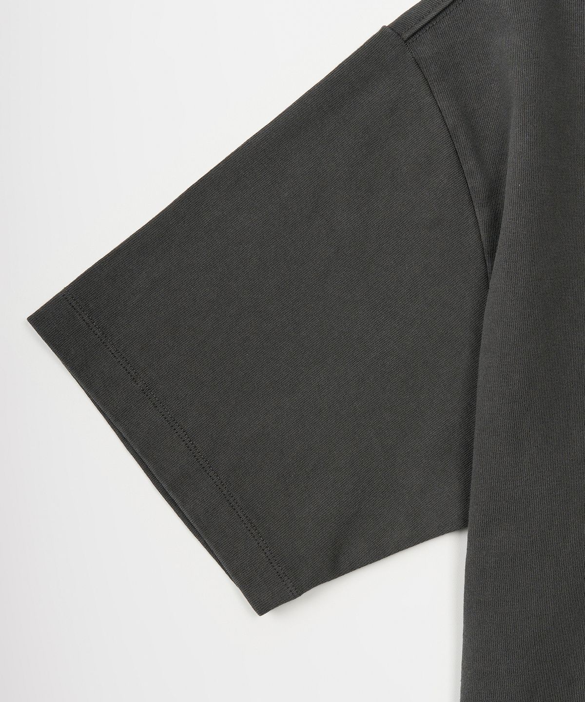 토피(TOFFEE) 피그먼트 크롭드 티 (CHARCOAL)