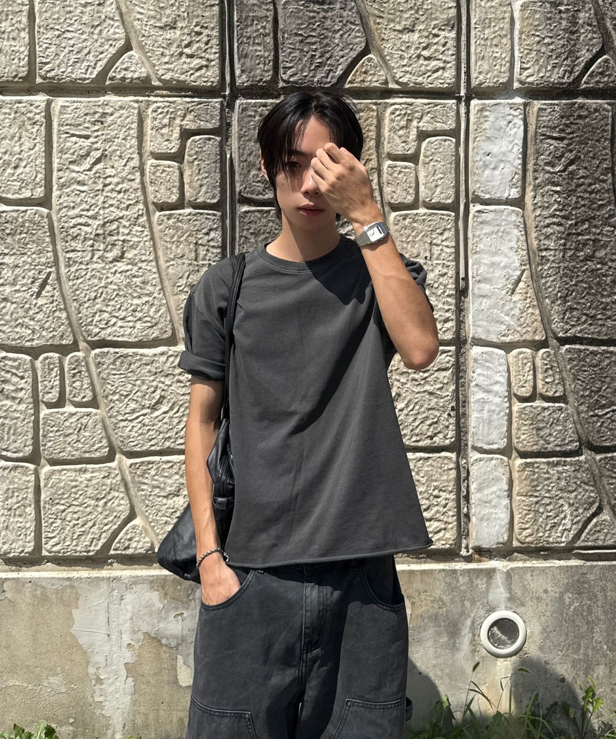 토피(TOFFEE) 피그먼트 크롭드 티 (CHARCOAL)
