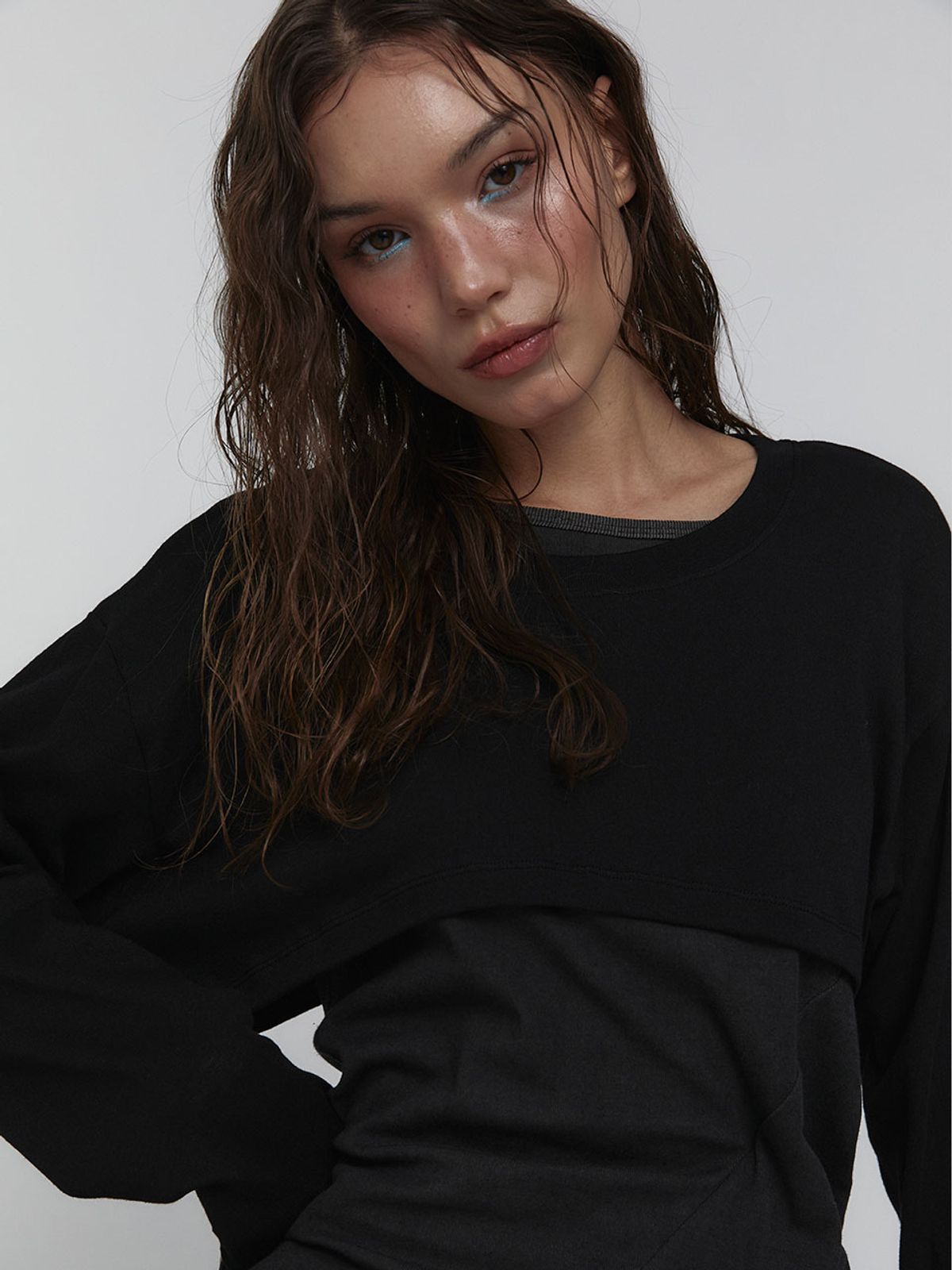 비수스(VISUS) Cotton Cropped Top_Black