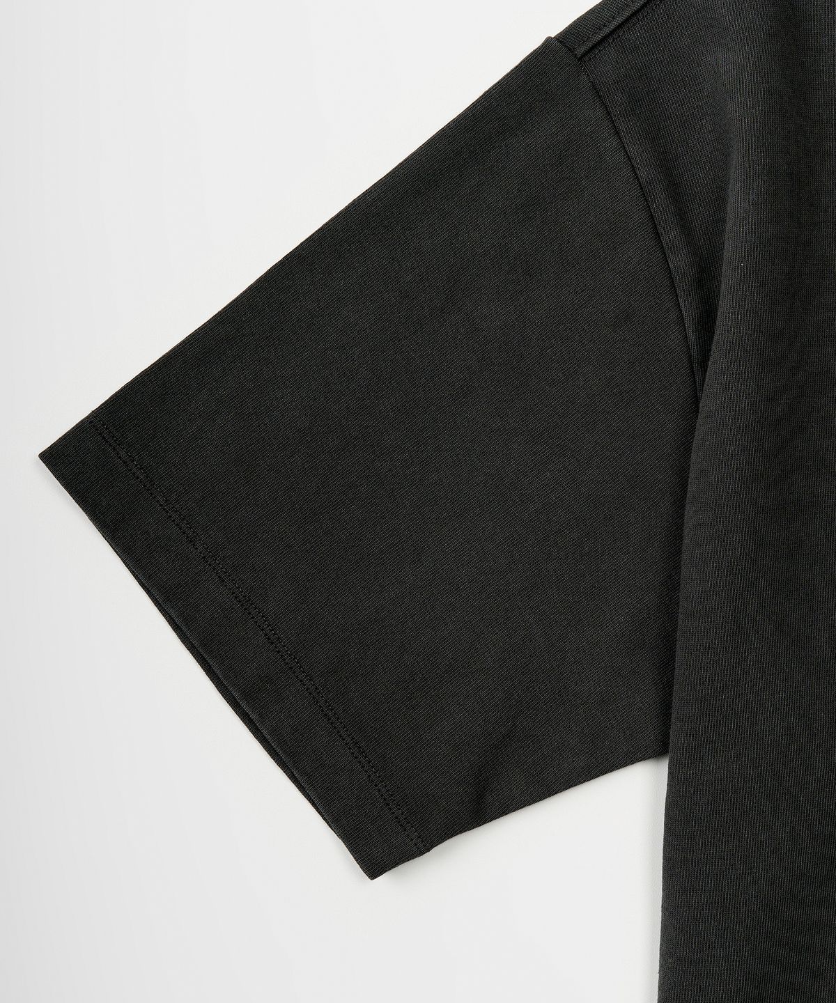 토피(TOFFEE) 피그먼트 크롭드 티 (BLACK)