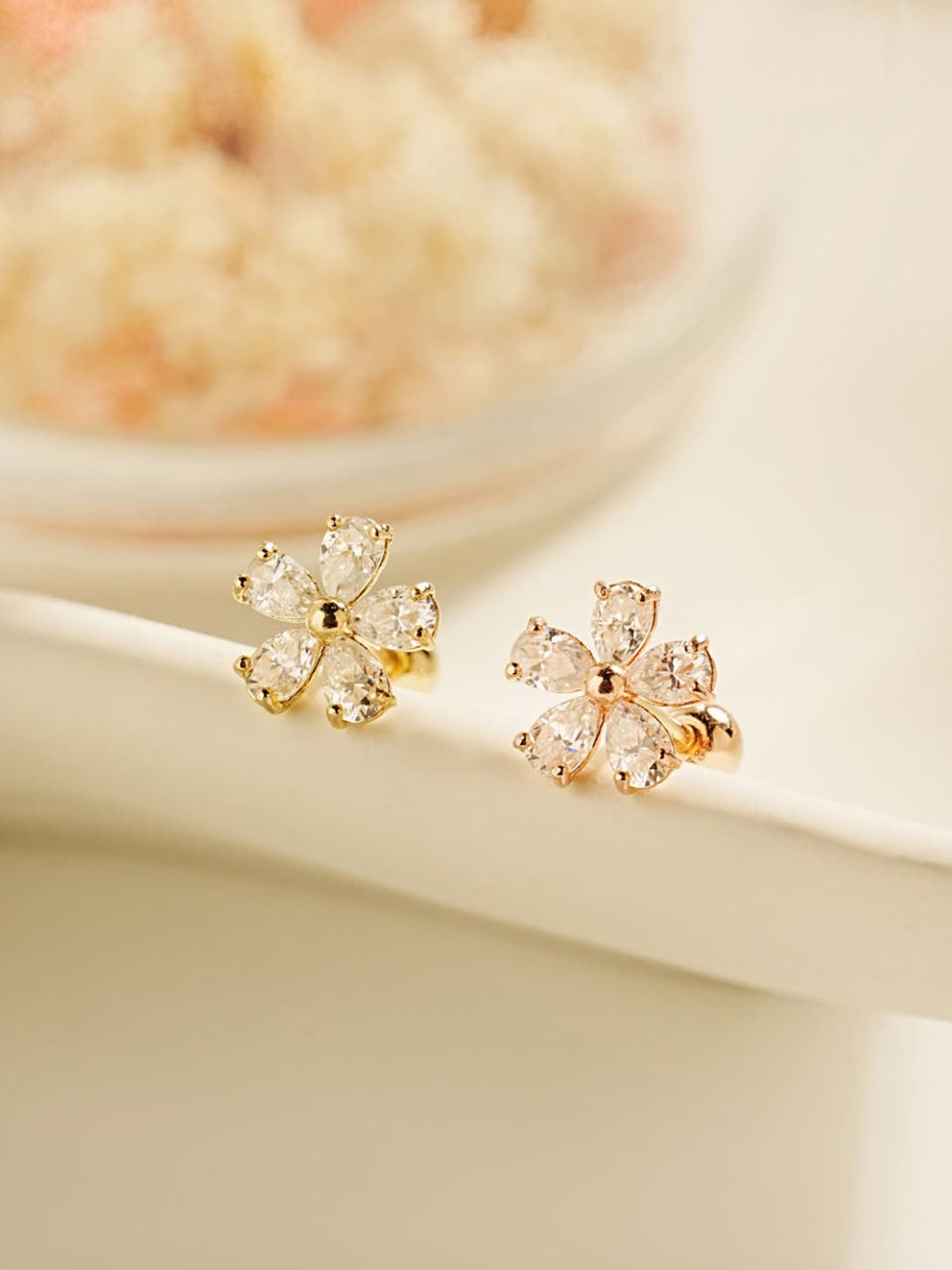 미니멀피어싱(MINIMALPIERCING) 14K 모이사나이트 다이아 드리밍 플라워 피어싱 귀걸이