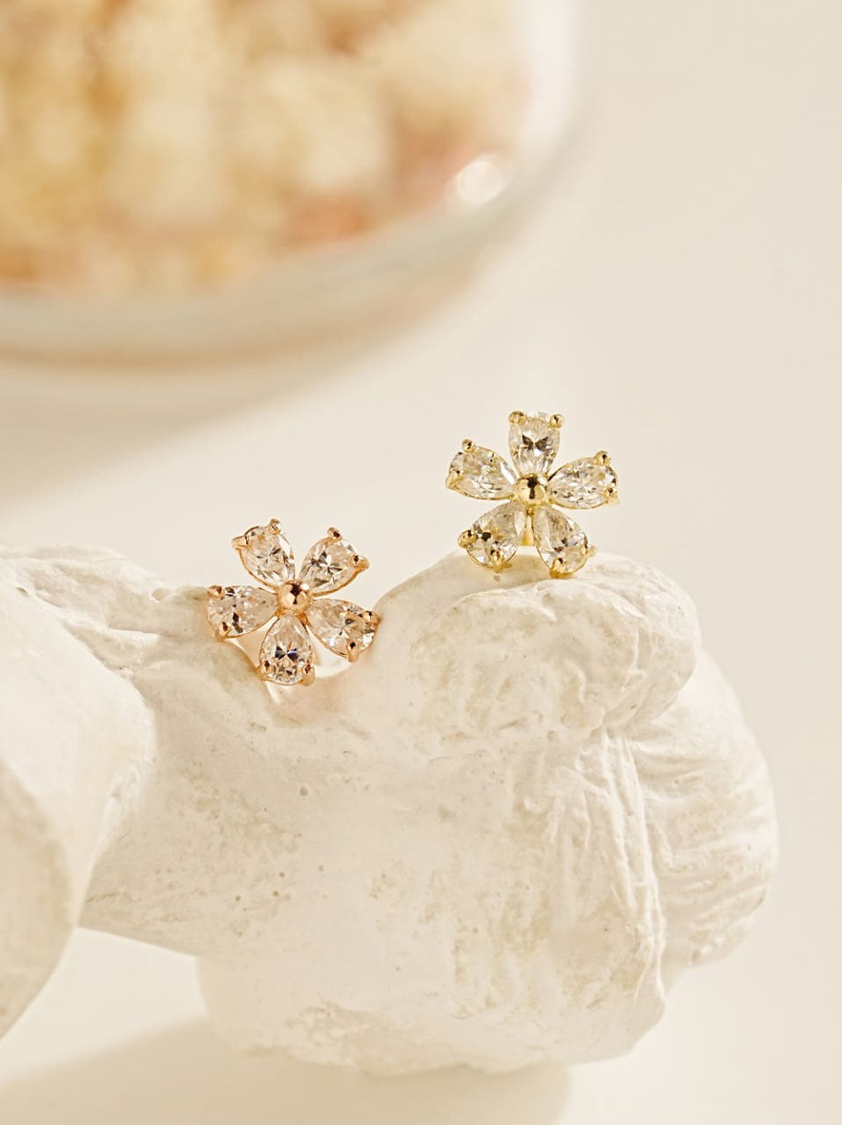 미니멀피어싱(MINIMALPIERCING) 14K 모이사나이트 다이아 드리밍 플라워 피어싱 귀걸이