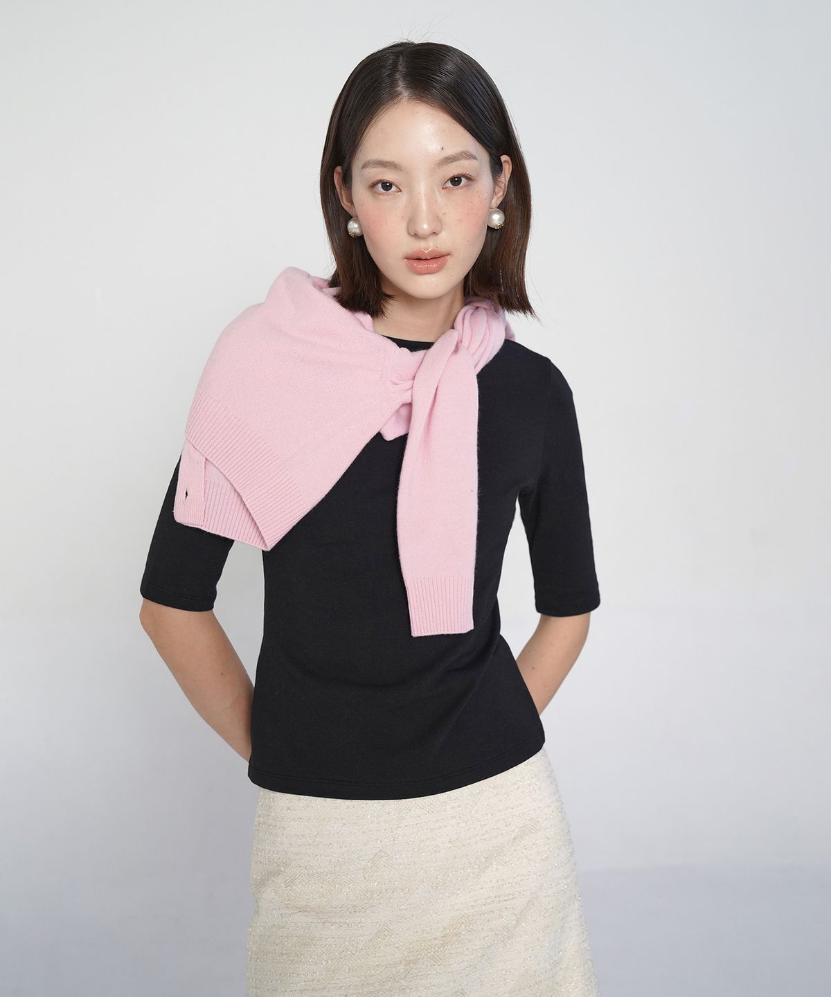 필로트(PELOTE) 딥 유넥 저지 탑 (블랙)