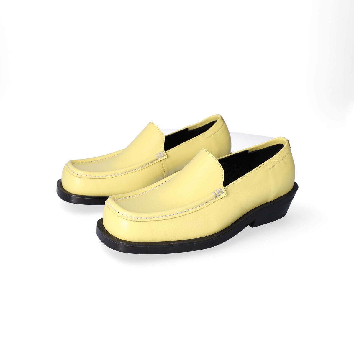 누스미크(NUOSMIQ) NARI Loafers Lemon