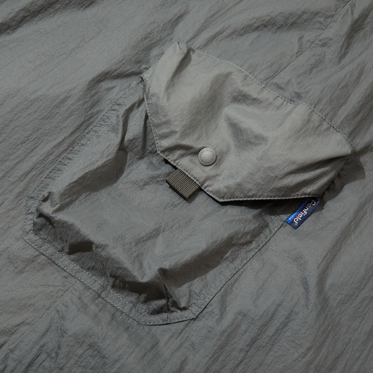 펜필드(PENFIELD) 패커블 나일론 카고 랩스커트 그레이_FR2WS70U