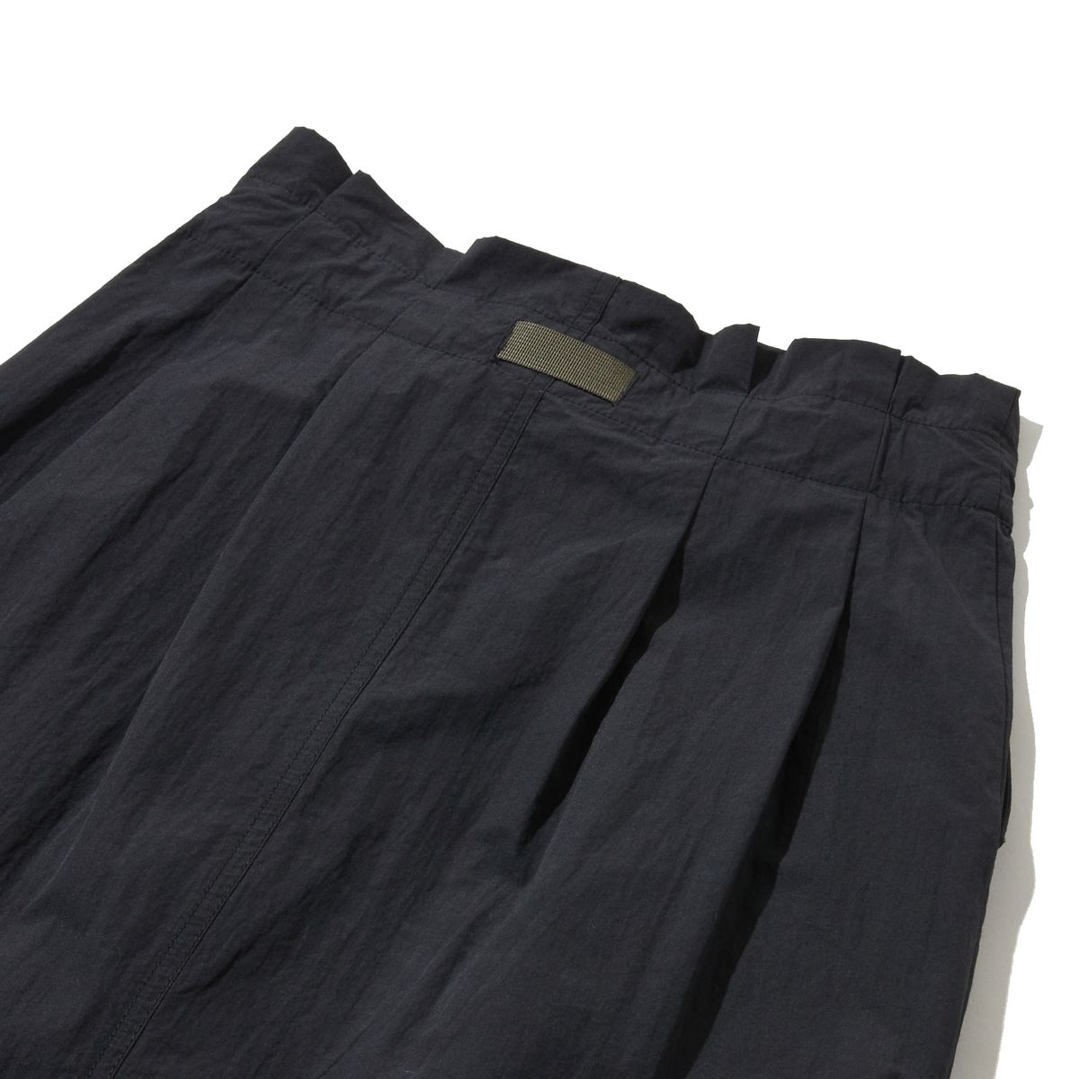 펜필드(PENFIELD) CN 하이웨이스트 투턱 H라인 스커트 블랙_FR2WS61F