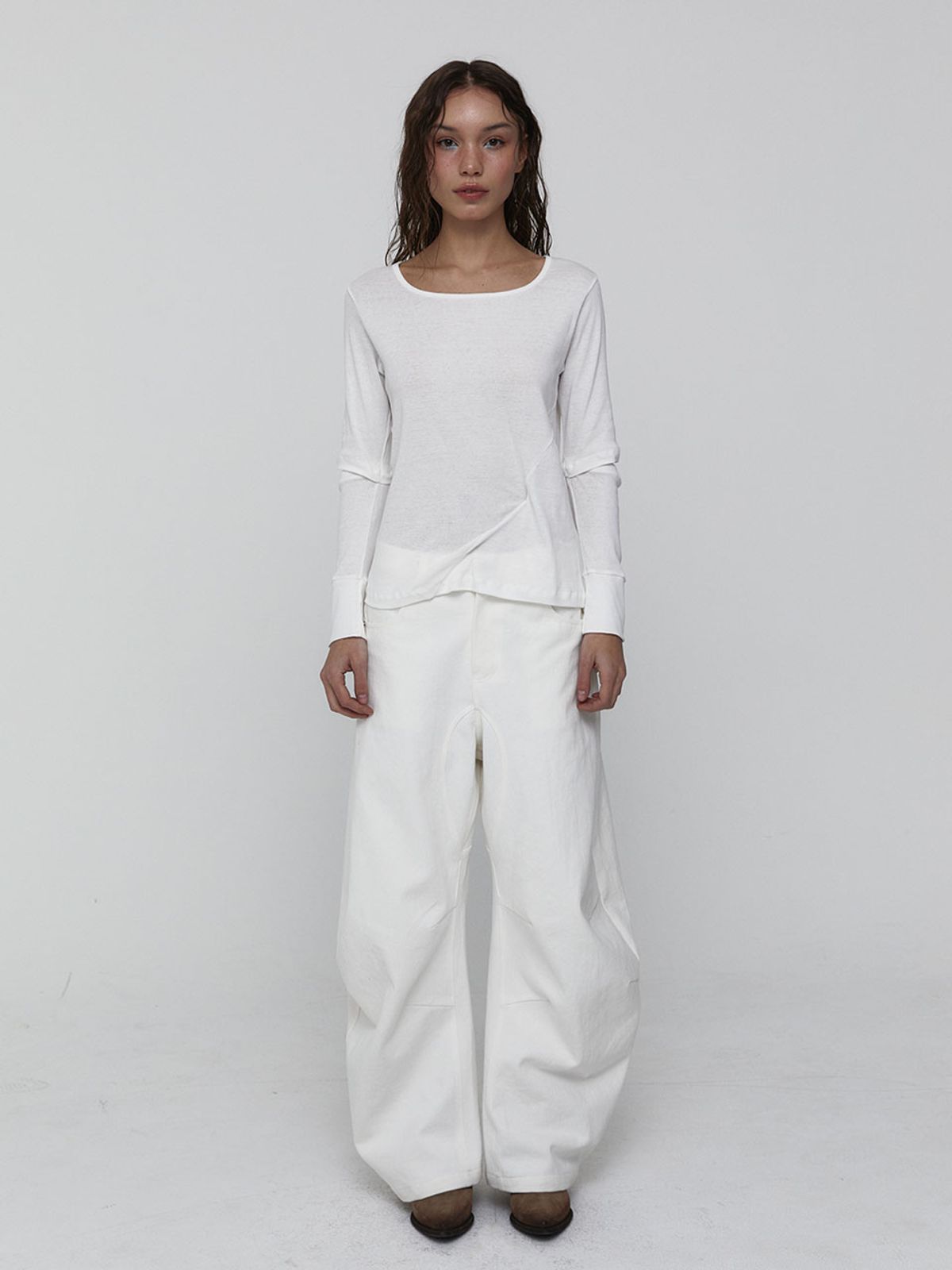 비수스(VISUS) Slit Sleeve Top_White