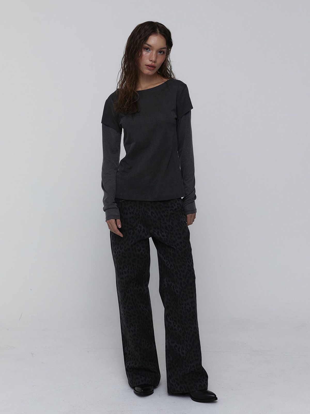 비수스(VISUS) Layered Long Sleeve Top_Charcoal
