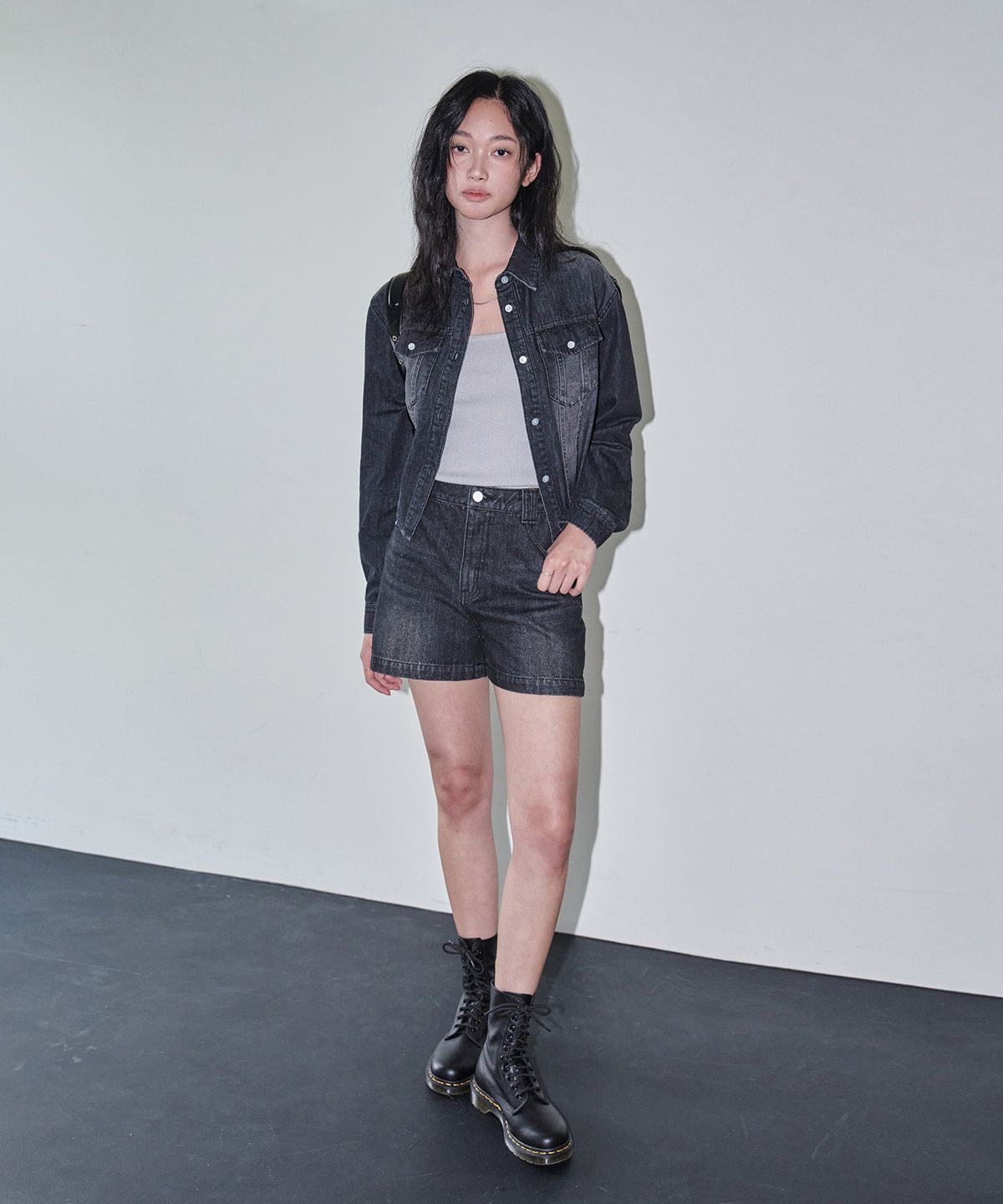 데케트 우먼(DECET WOMEN) Cropped Denim Shirts DCWSH001BlackA