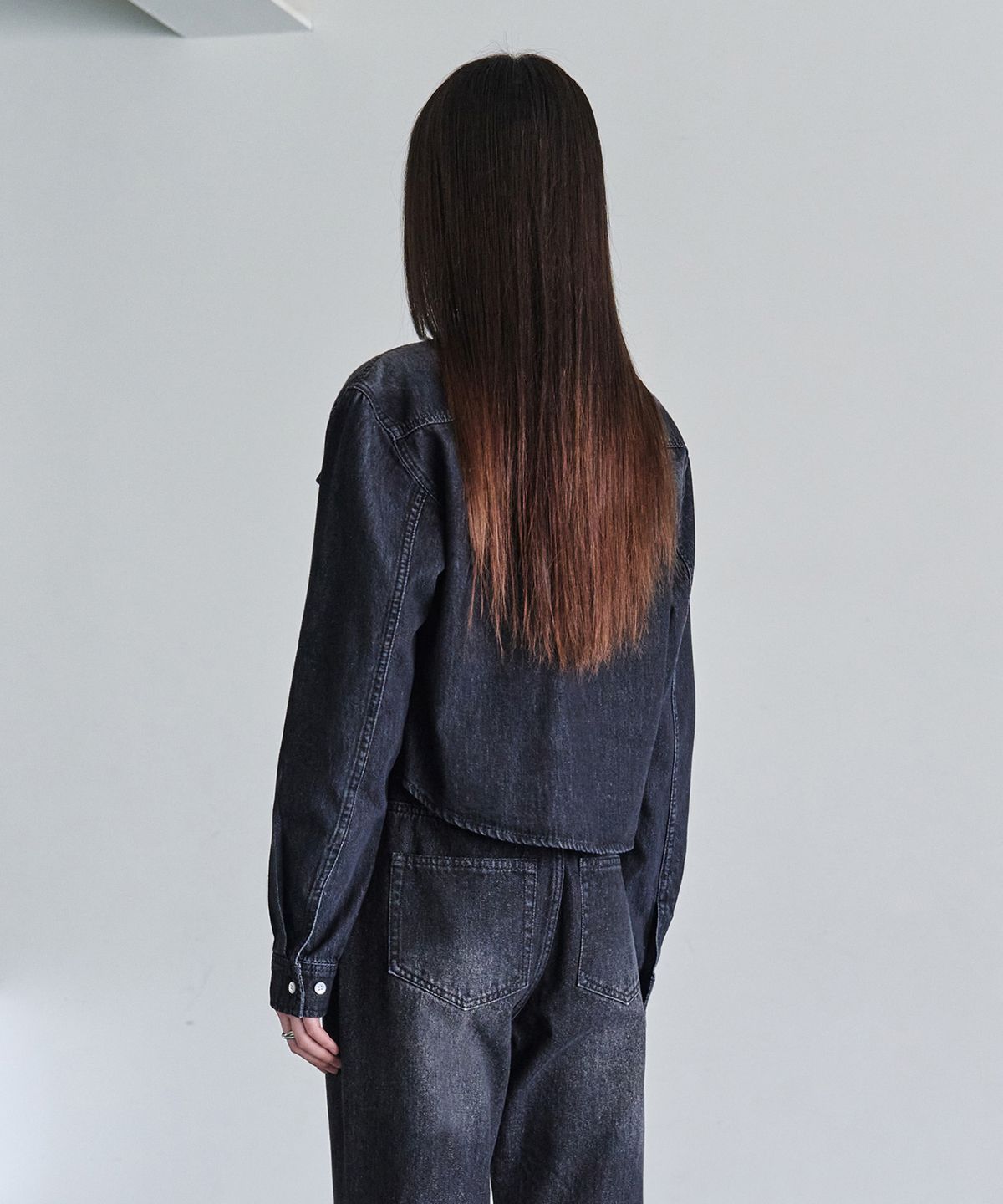 데케트 우먼(DECET WOMEN) Cropped Denim Shirts DCWSH001BlackA