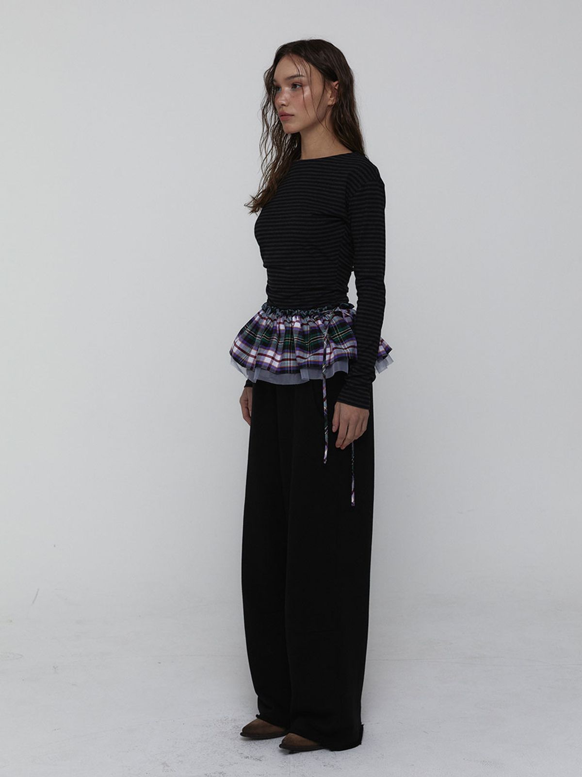 비수스(VISUS) Side Shirring Stripe Top_Charcoal