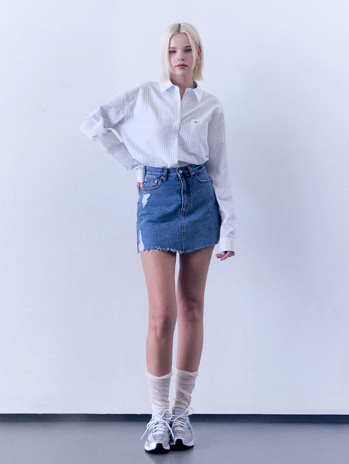 클로엣(CLO'ET) 디스트로이드 피카부 데님 쇼츠 - 미디움 블루