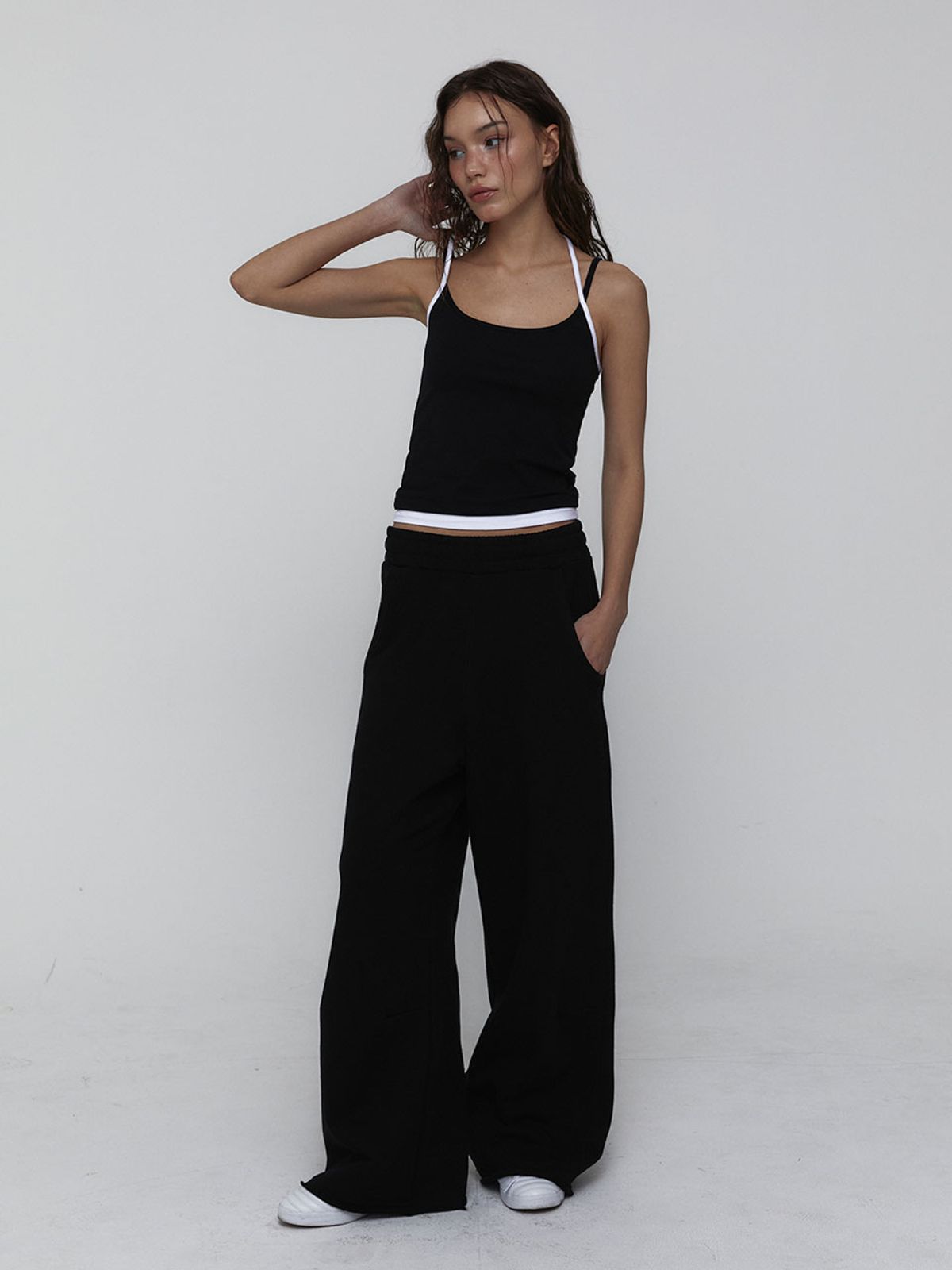 비수스(VISUS) Layered Halter Top_Black