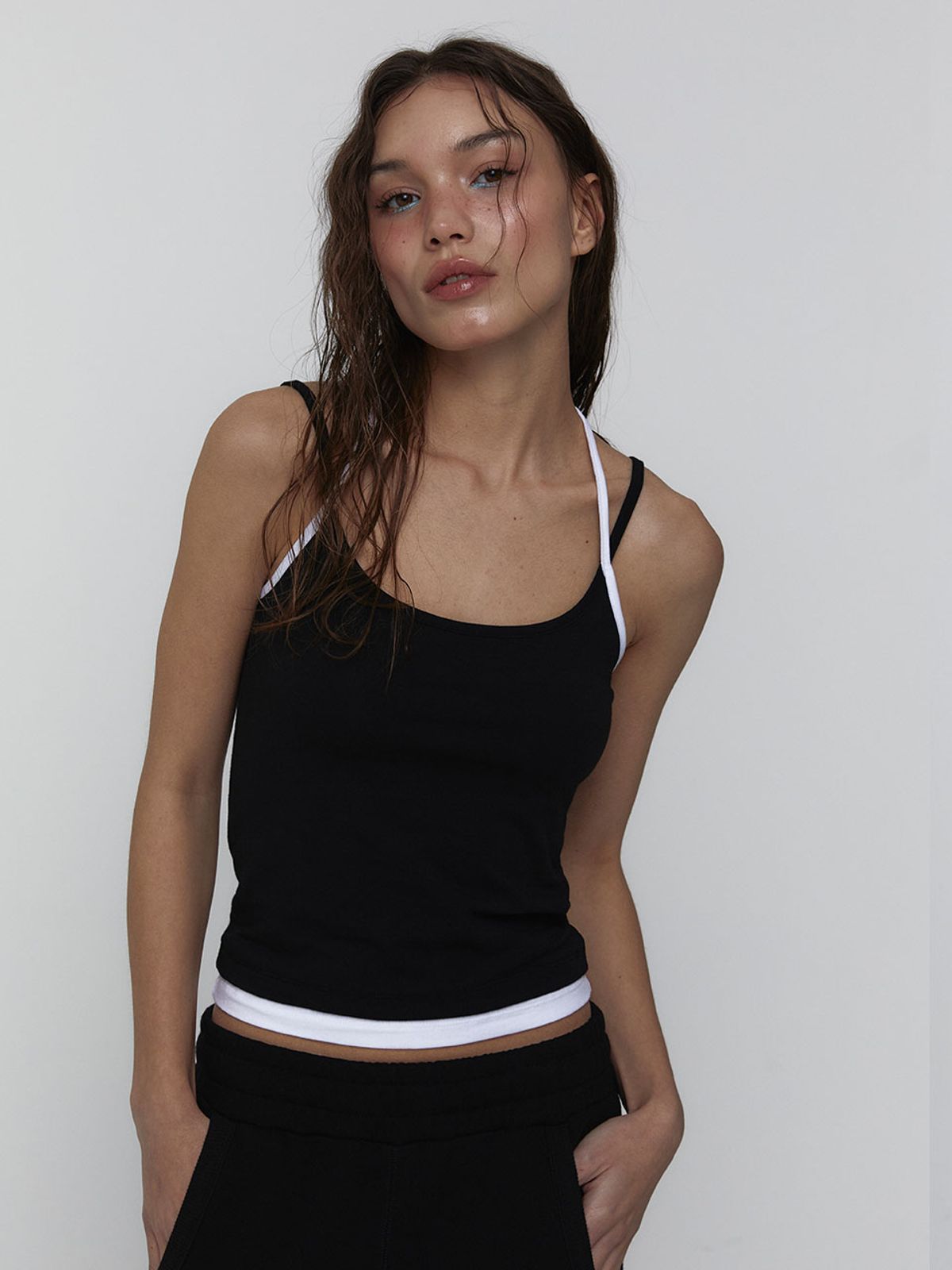 비수스(VISUS) Layered Halter Top_Black