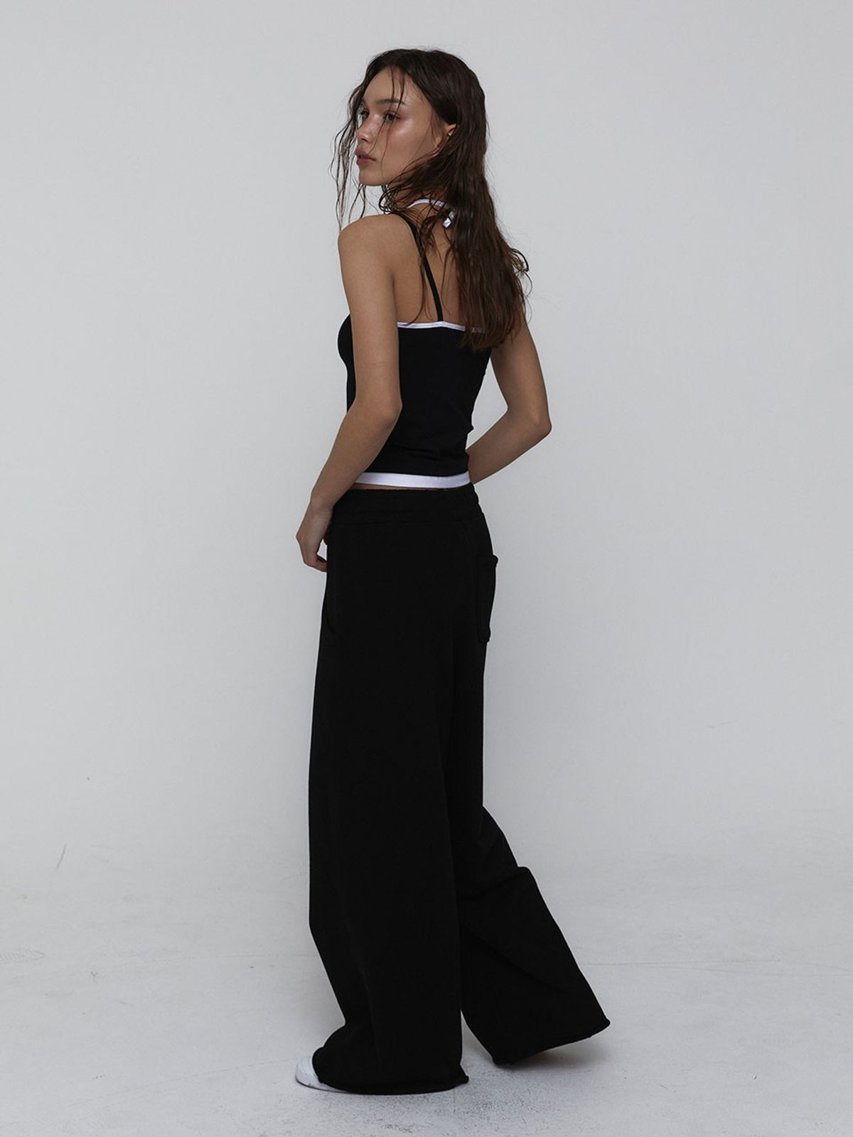 비수스(VISUS) Layered Halter Top_Black