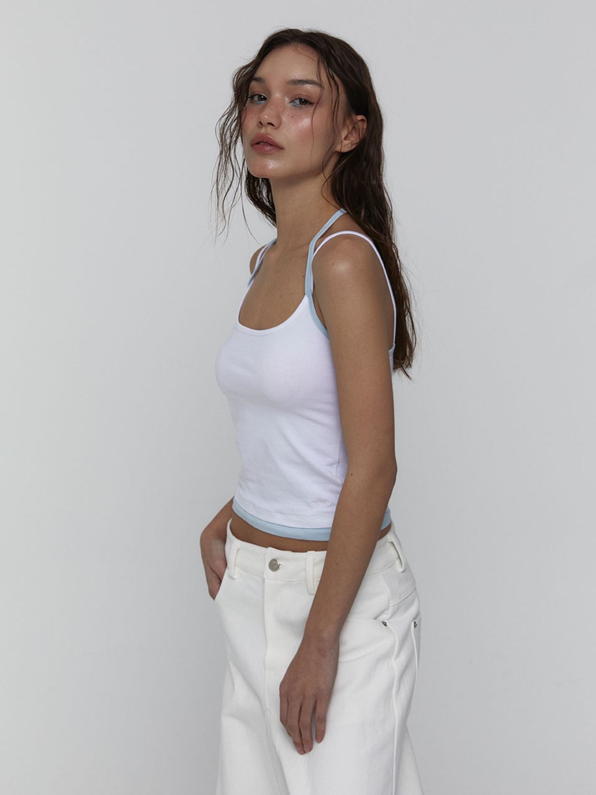 비수스(VISUS) Layered Halter Top_White