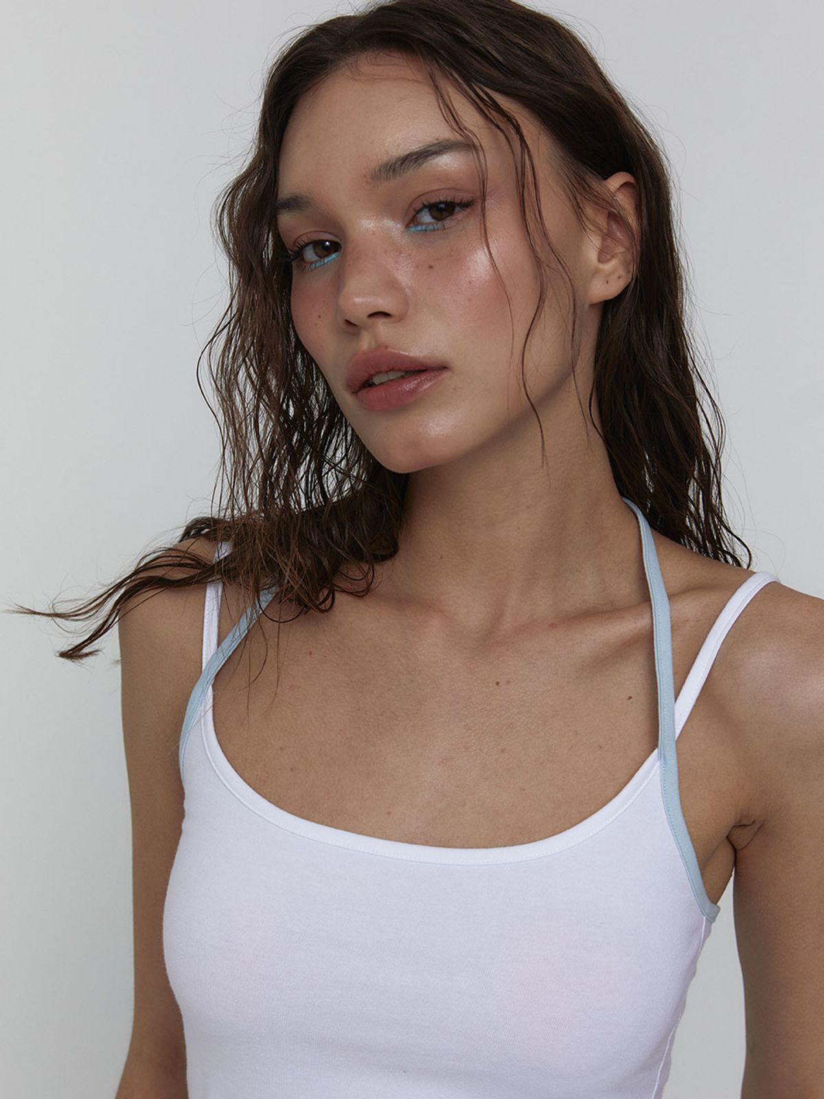 비수스(VISUS) Layered Halter Top_White