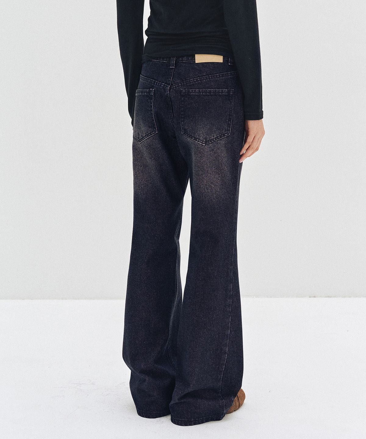 데케트 우먼(DECET WOMEN) Signature Low Rise Semi Flared Jeans DCWPT003BlackPink