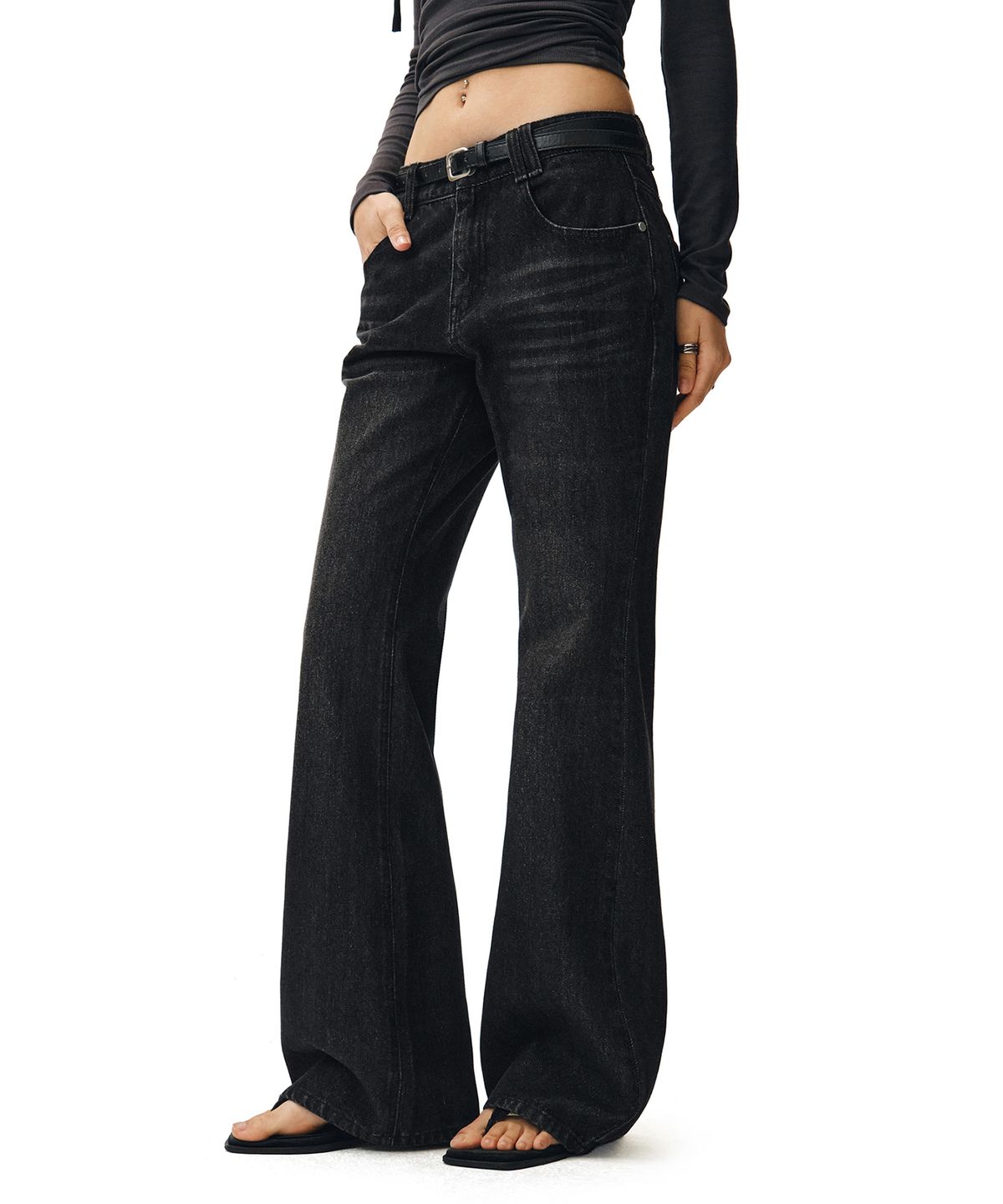 데케트 우먼(DECET WOMEN) Signature Low Rise Semi Flared Jeans DCWPT003BlackB