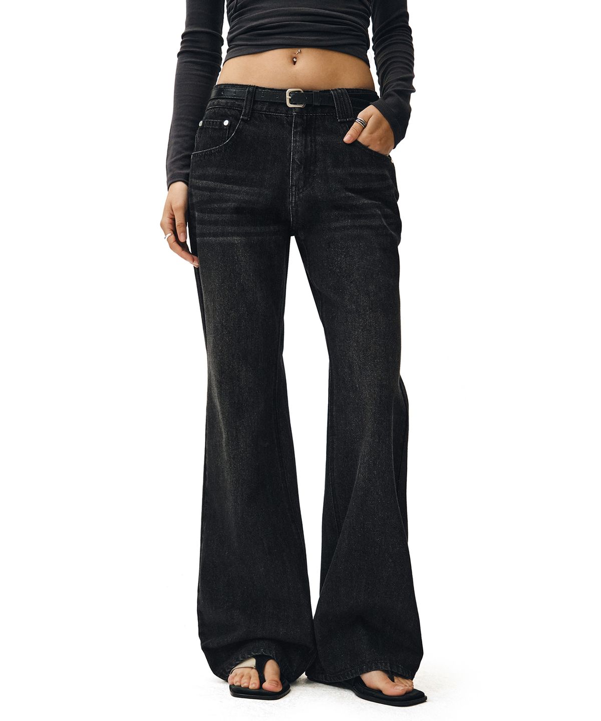 데케트 우먼(DECET WOMEN) Signature Low Rise Semi Flared Jeans DCWPT003BlackB