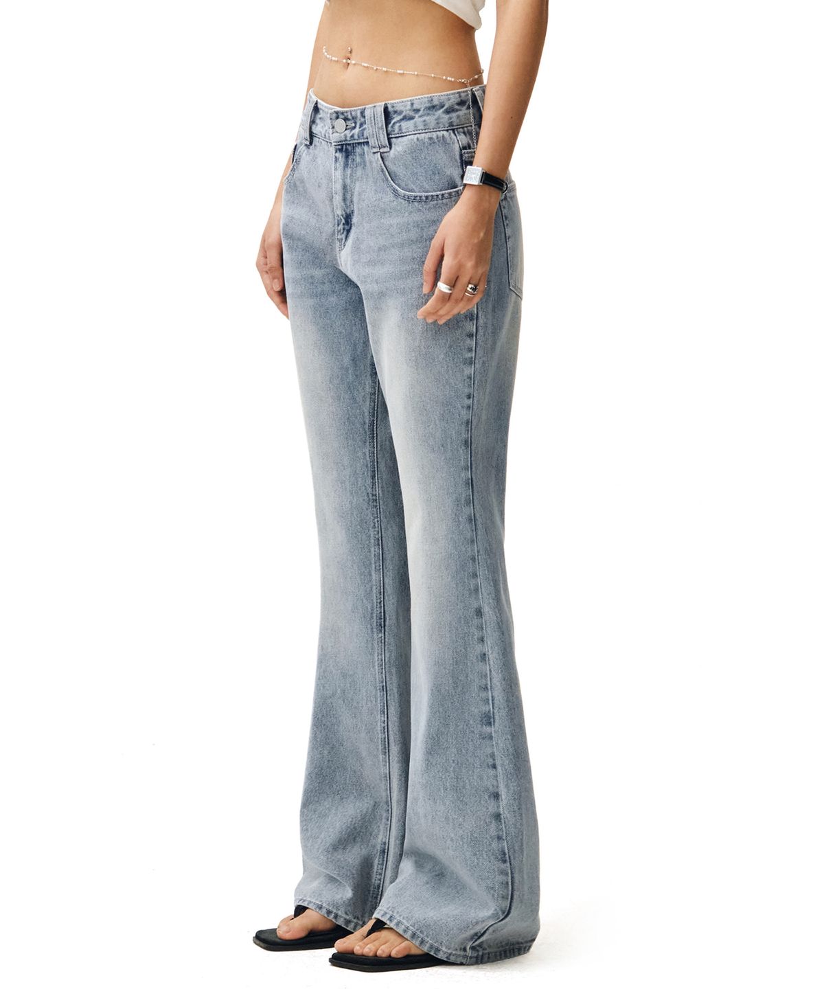 데케트 우먼(DECET WOMEN) Signature Low Rise Semi Flared Jeans DCWPT003LBlueB