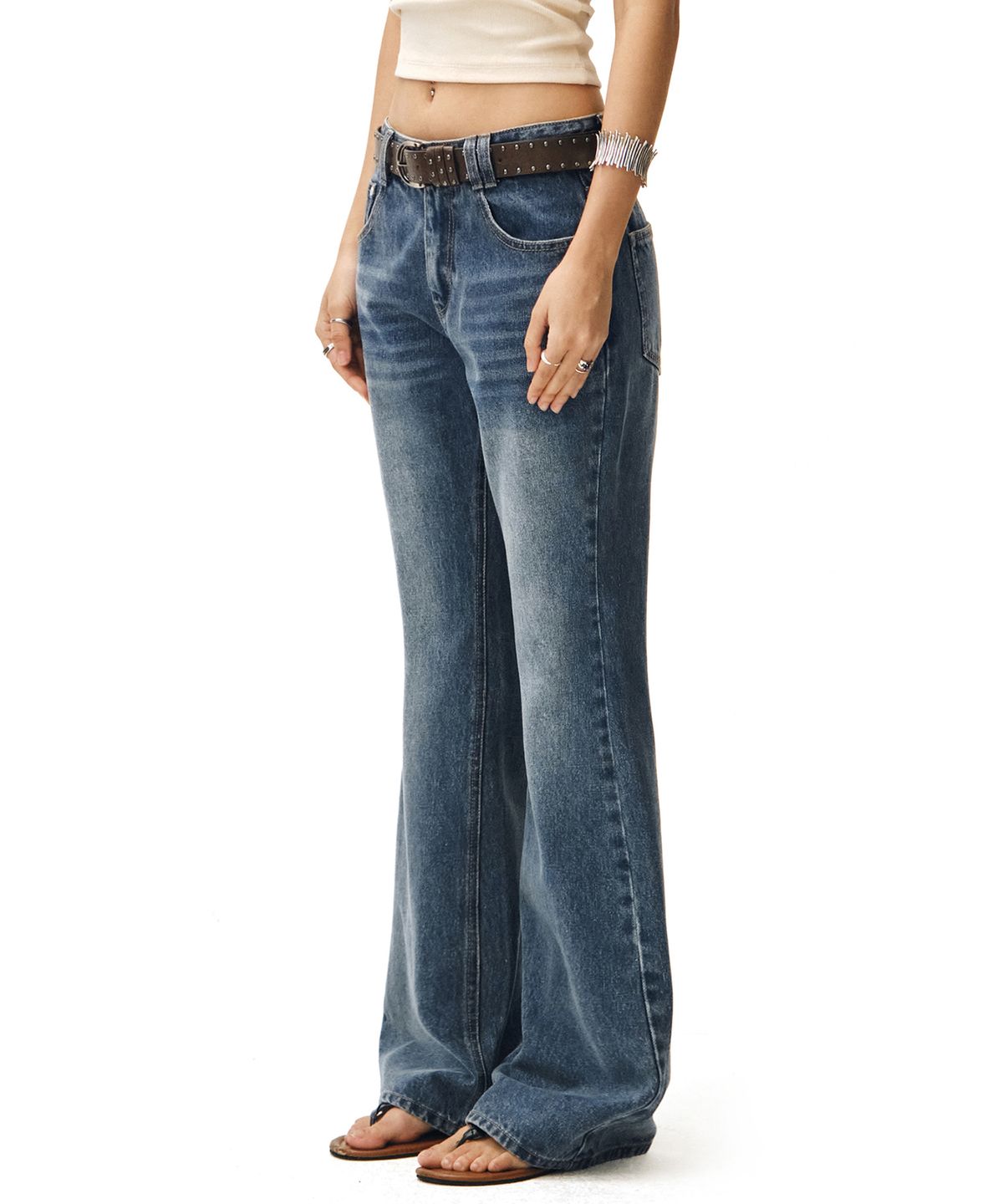 데케트 우먼(DECET WOMEN) Signature Low Rise Semi Flared Jeans DCWPT003BlueB