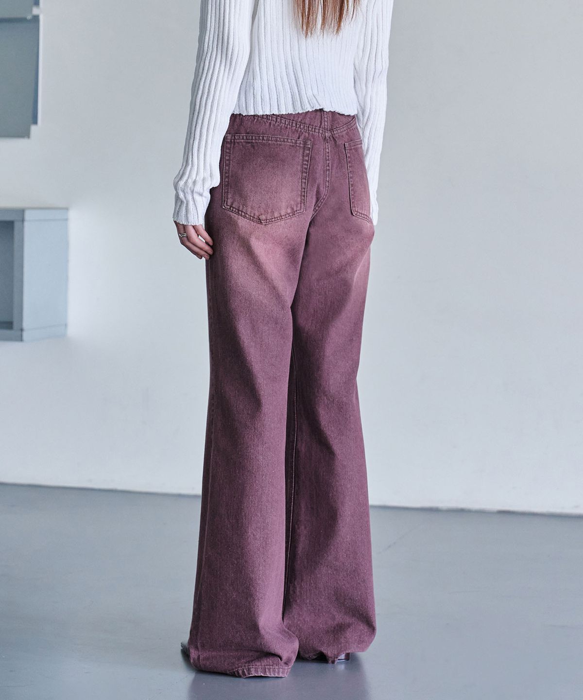 데케트 우먼(DECET WOMEN) Signature Semi Flared Jeans DCWPT002Wine