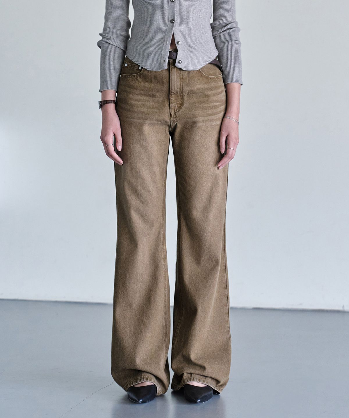 데케트 우먼(DECET WOMEN) Signature Semi Flared Jeans DCWPT002Brown