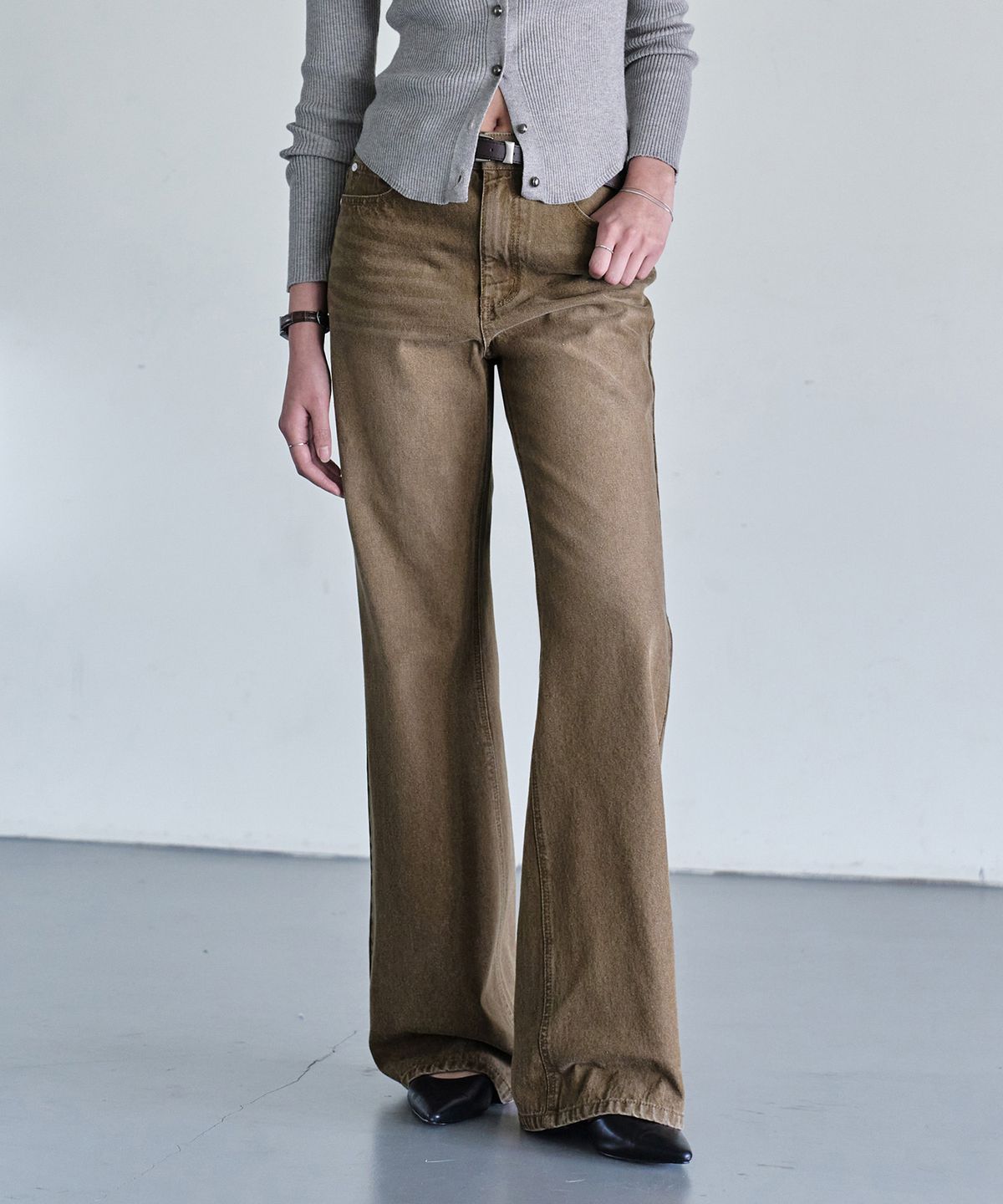 데케트 우먼(DECET WOMEN) Signature Semi Flared Jeans DCWPT002Brown