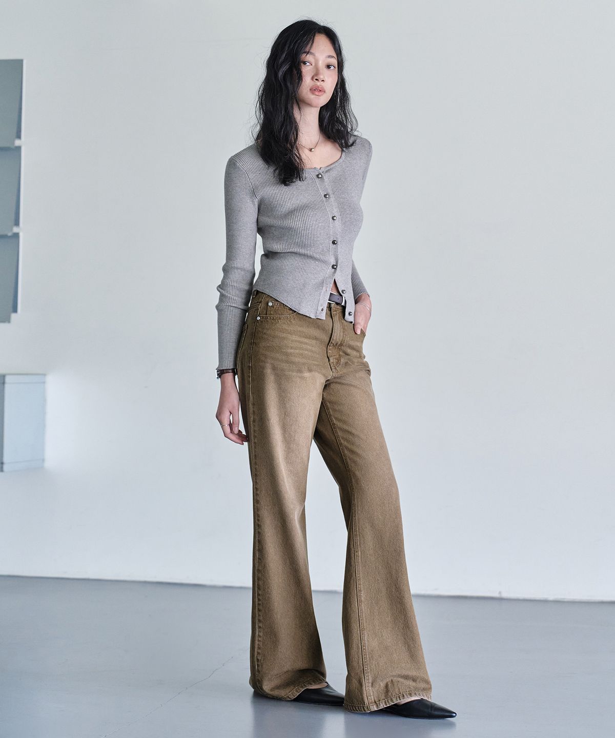 데케트 우먼(DECET WOMEN) Signature Semi Flared Jeans DCWPT002Brown