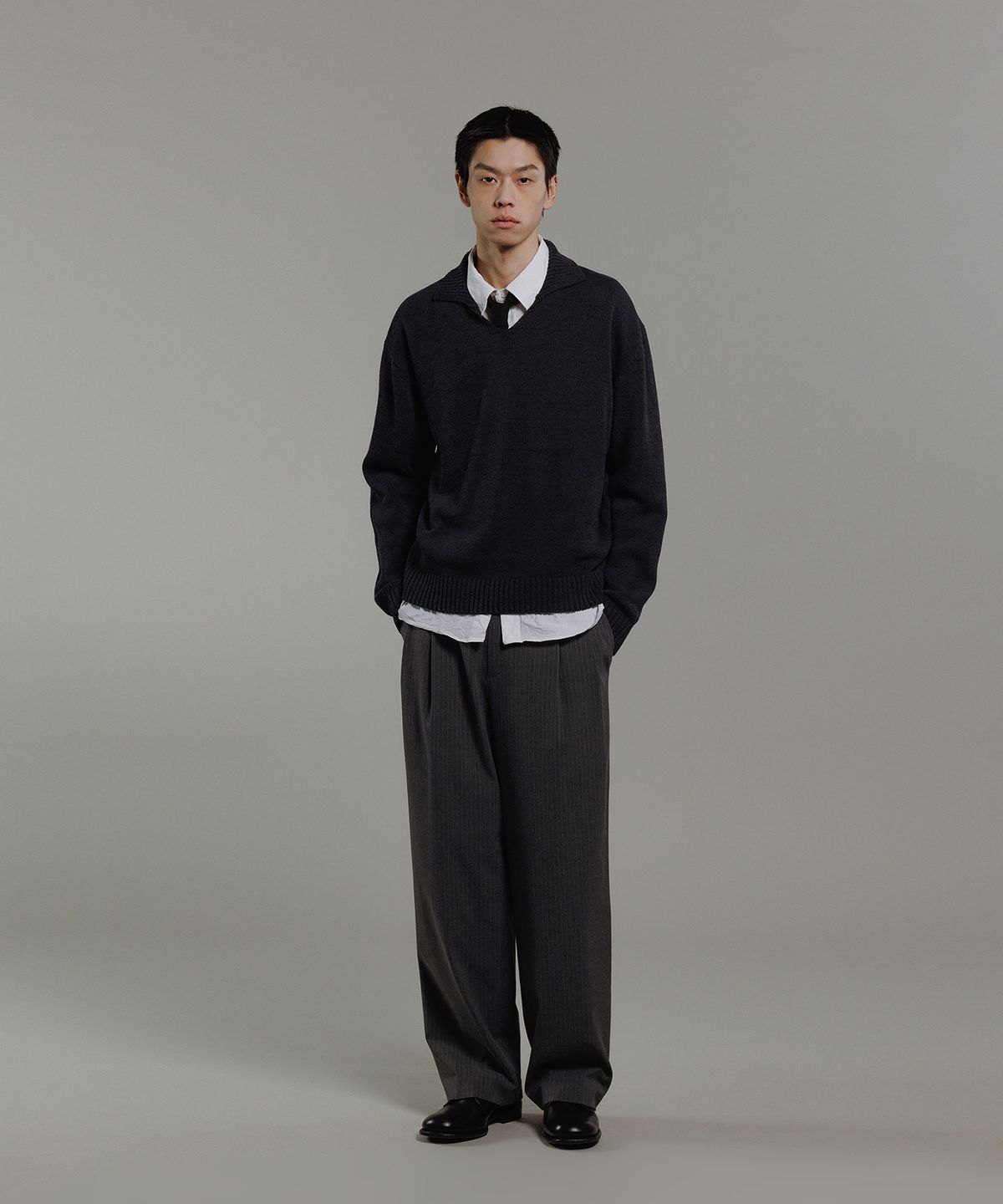 블랭크룸(BLANKROOM) V 카라 니트_NATURAL KHAKI