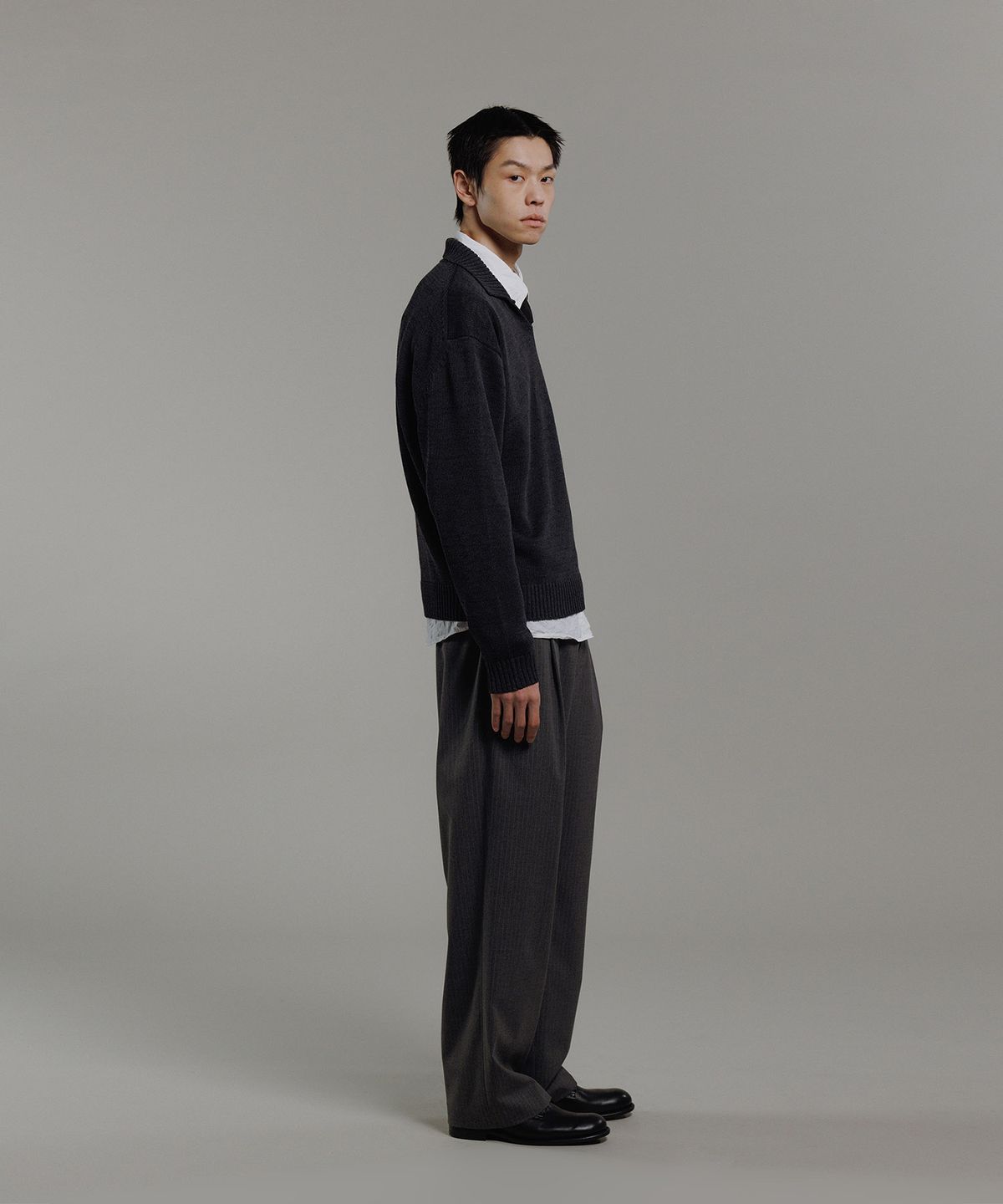 블랭크룸(BLANKROOM) V 카라 니트_NATURAL KHAKI