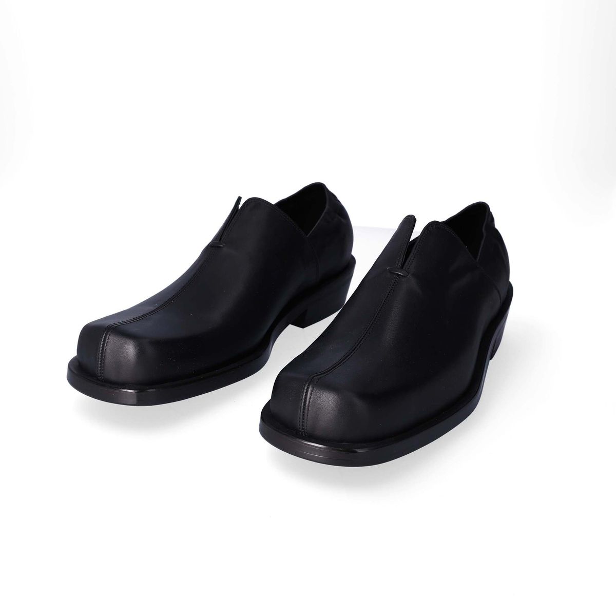 누스미크(NUOSMIQ) NUJAN Slip-Loafers Black