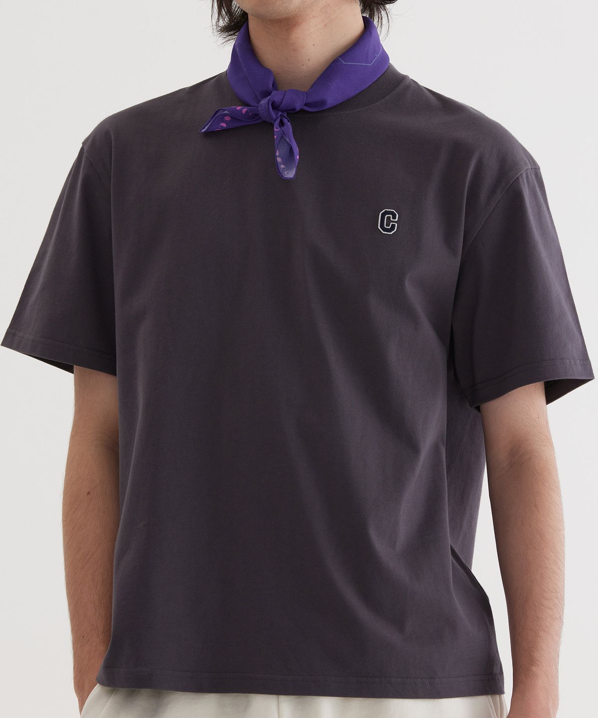 커버낫(COVERNAT) 스몰 C 로고 티셔츠 Charcoal