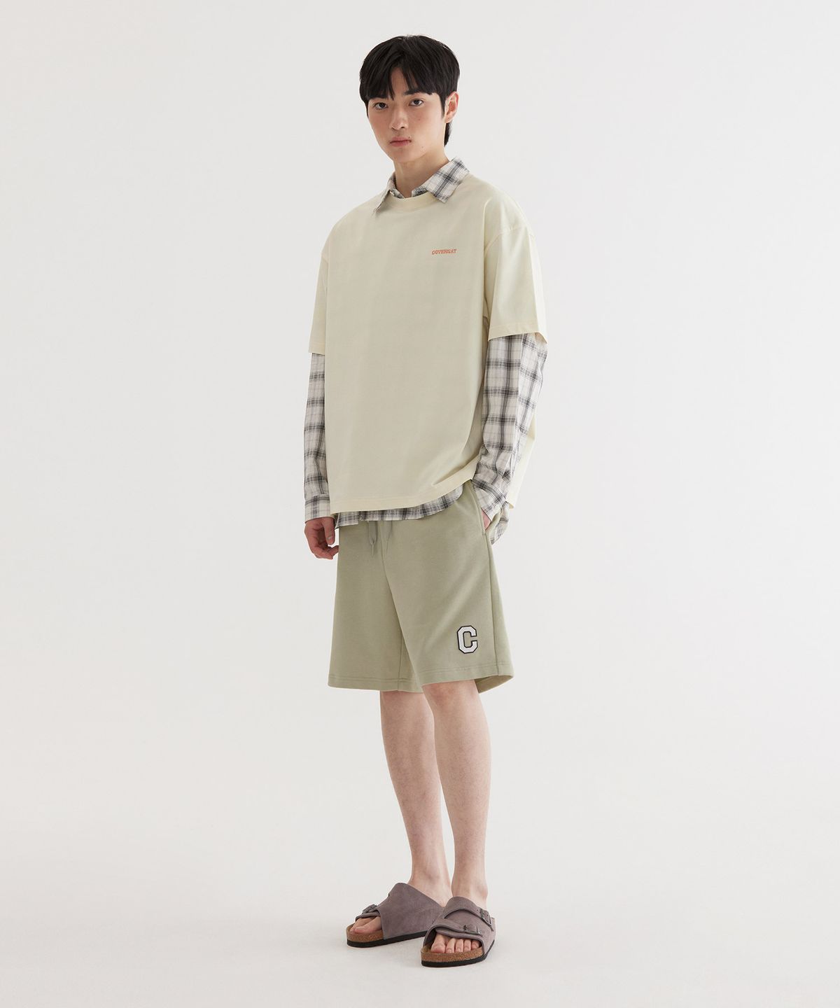 커버낫(COVERNAT) 레귤러 C 로고 스웻 쇼츠 Light Khaki