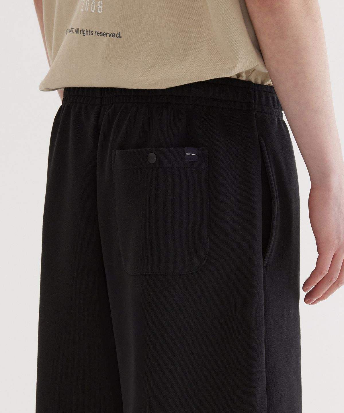 커버낫(COVERNAT) 레귤러 C 로고 스웻 쇼츠 Black