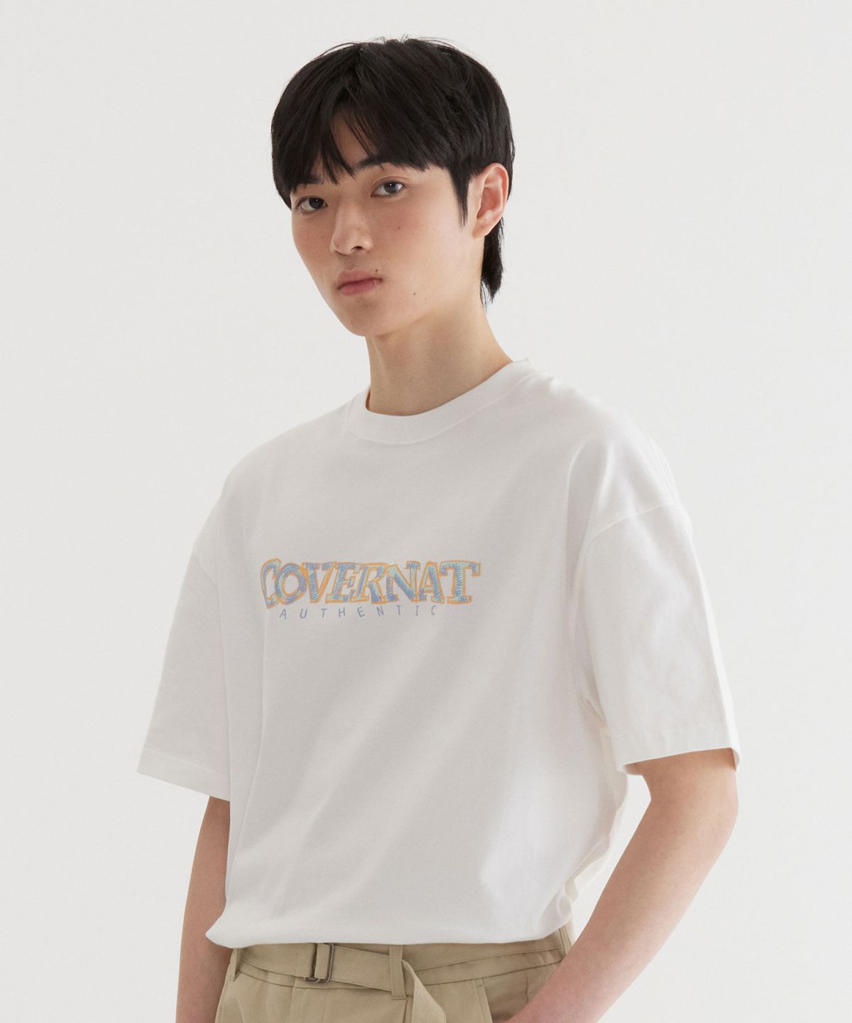커버낫(COVERNAT) 멀티 컬러 로고 그래픽 티셔츠 White