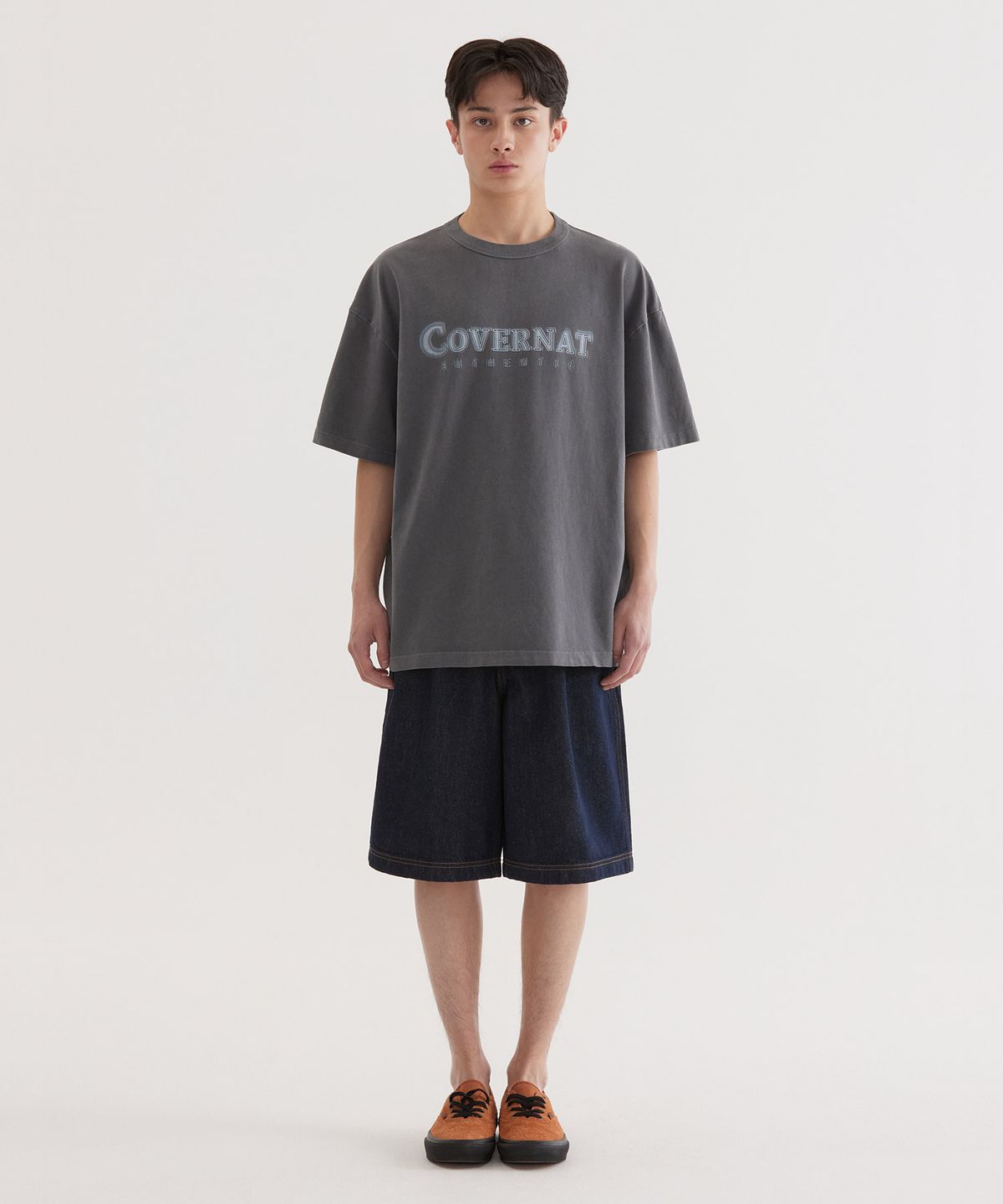 커버낫(COVERNAT) 네온 로고 다잉 티셔츠 Charcoal