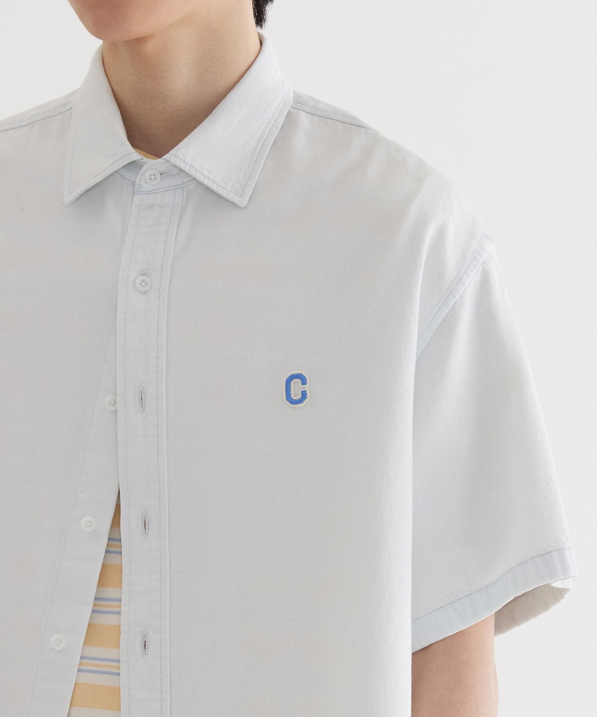 커버낫(COVERNAT) C 로고 데님 하프 셔츠 White