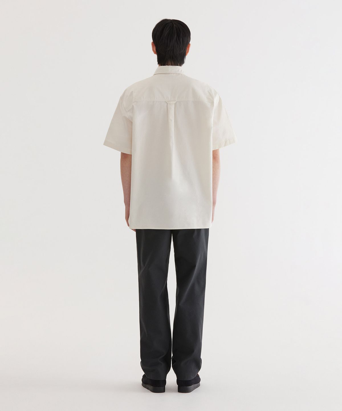 커버낫(COVERNAT) C 로고 피그먼트 옥스포드 하프 셔츠 Ivory