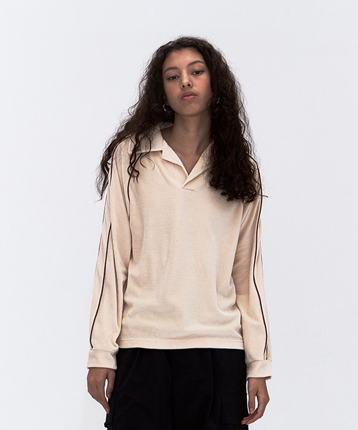 에르에르(ERER) Velour Piped Collar Tee Cream