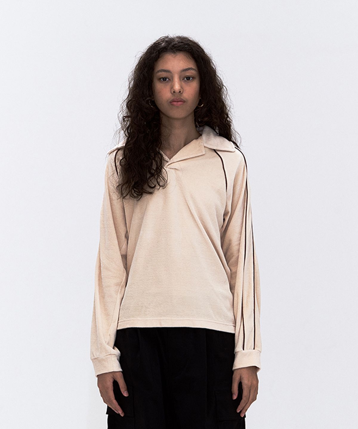 에르에르(ERER) Velour Piped Collar Tee Cream