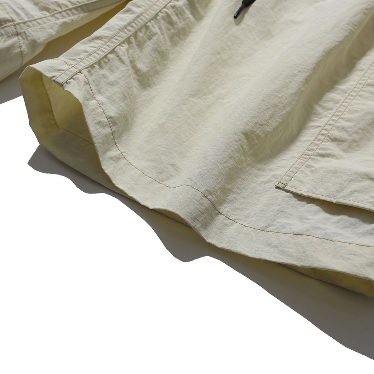 모이프(MOIF) [SS25] OVER MIL 6P SHORTS / ECRU